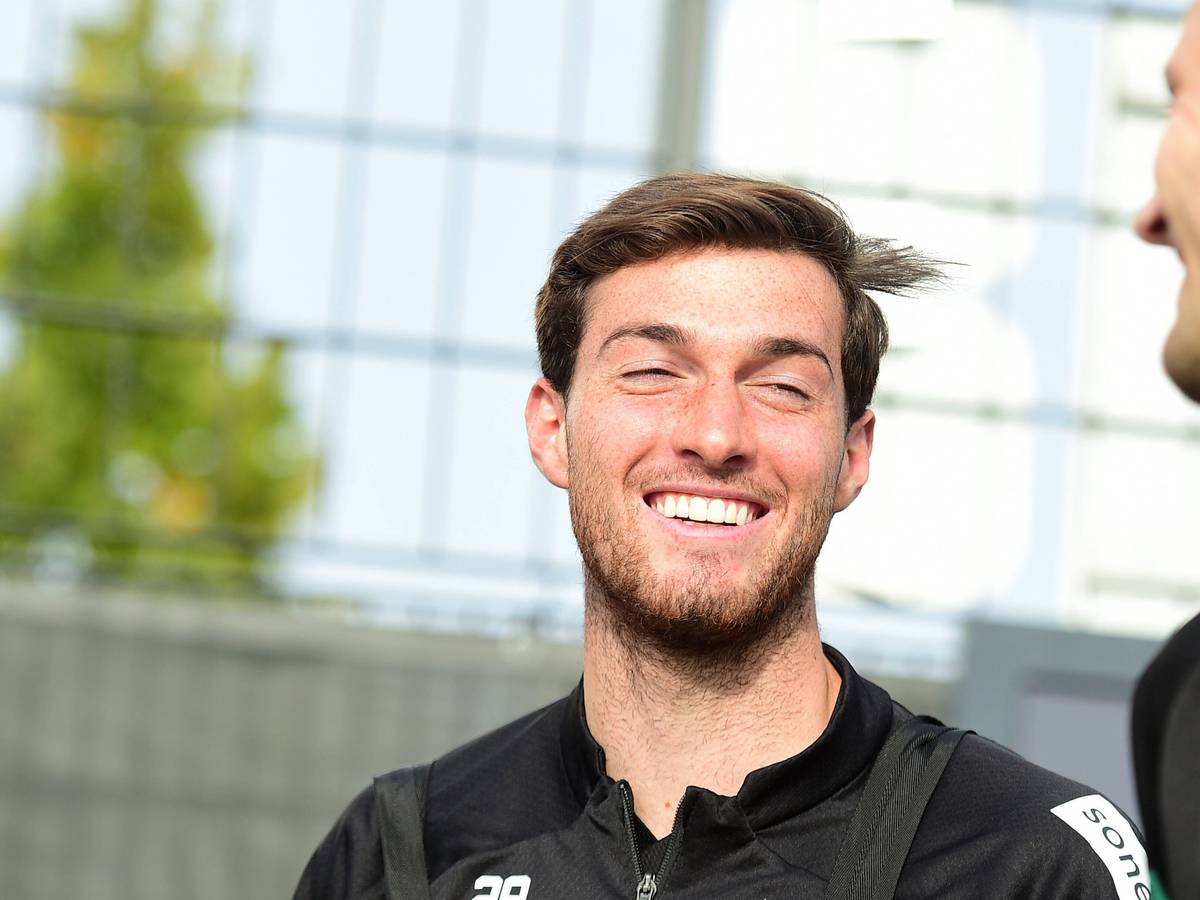 Joe Scally von Borussia Mönchengladbach hat in einem Interview über typisch deutsche Marotten gesprochen. Das Foto zeigt ihn am 12. Oktober 2022 beim Training auf dem Fohlenplatz.