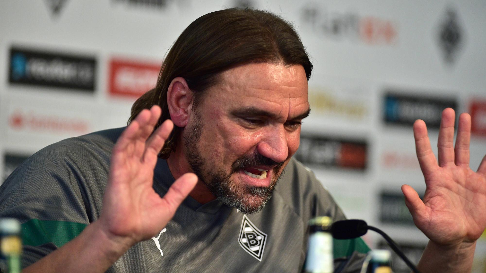 Gladbach-Trainer Daniel Farke hat am Freitag (21. Oktober 2022) während der Pressekonferenz im Borussia-Park eine Brandrede gehalten.