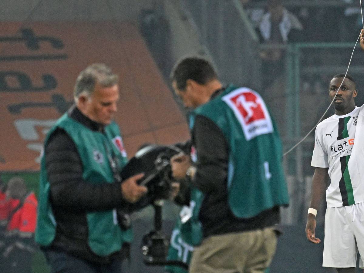 Eine kaputte Seilkamera hat am Samstag (22. Oktober 2022) für eine Spielunterbrechung beim Bundesliga-Duell zwischen Gladbach und Eintracht Frankfurt gesorgt.