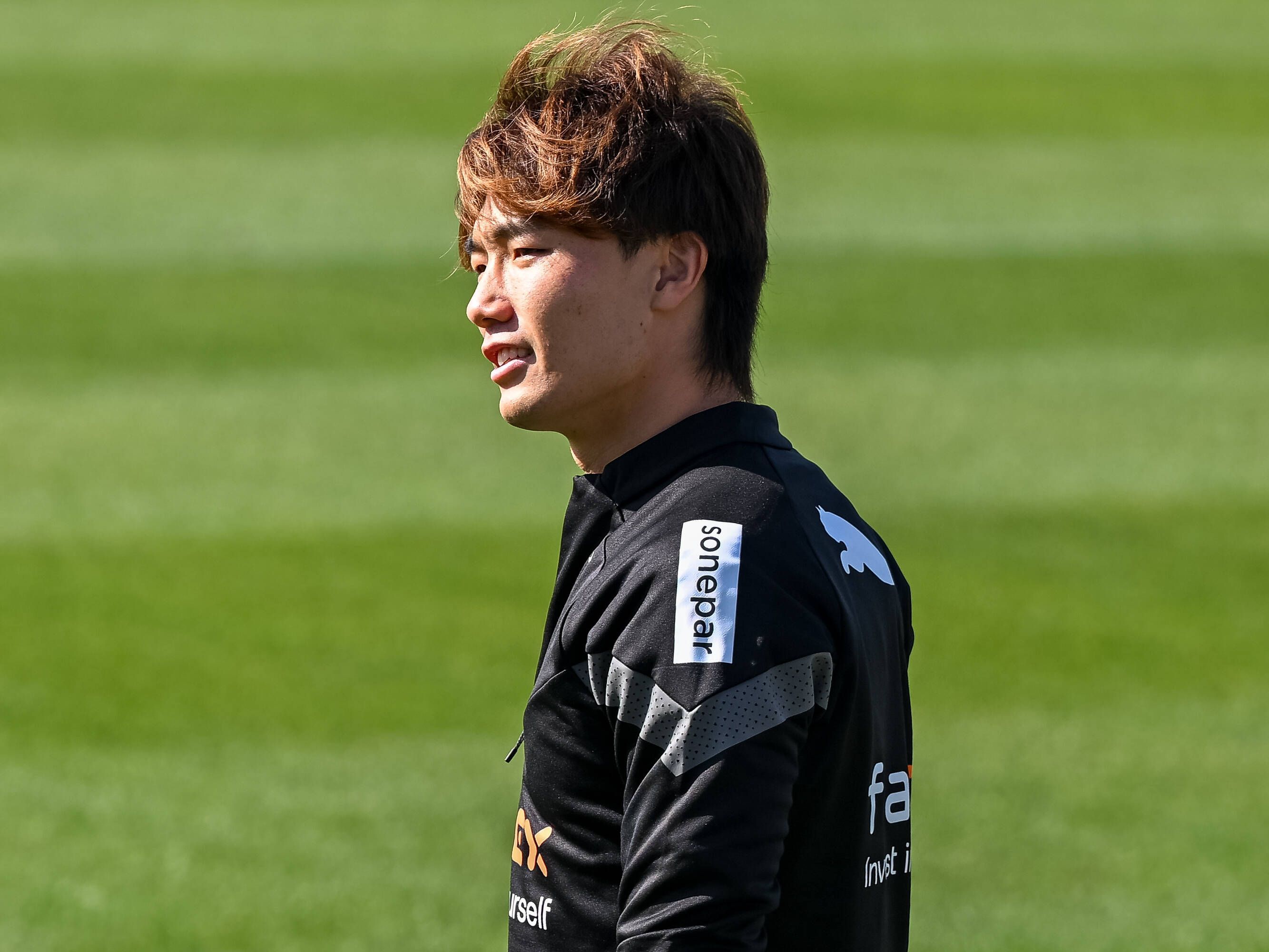 Ko Itakura bereitet sich auf sein Comeback nach Verletzung vor. Hier bestreitet er ein Reha-Training auf dem Trainingsplatz von Borussia Mönchengladbach am 7. Oktober 2022.