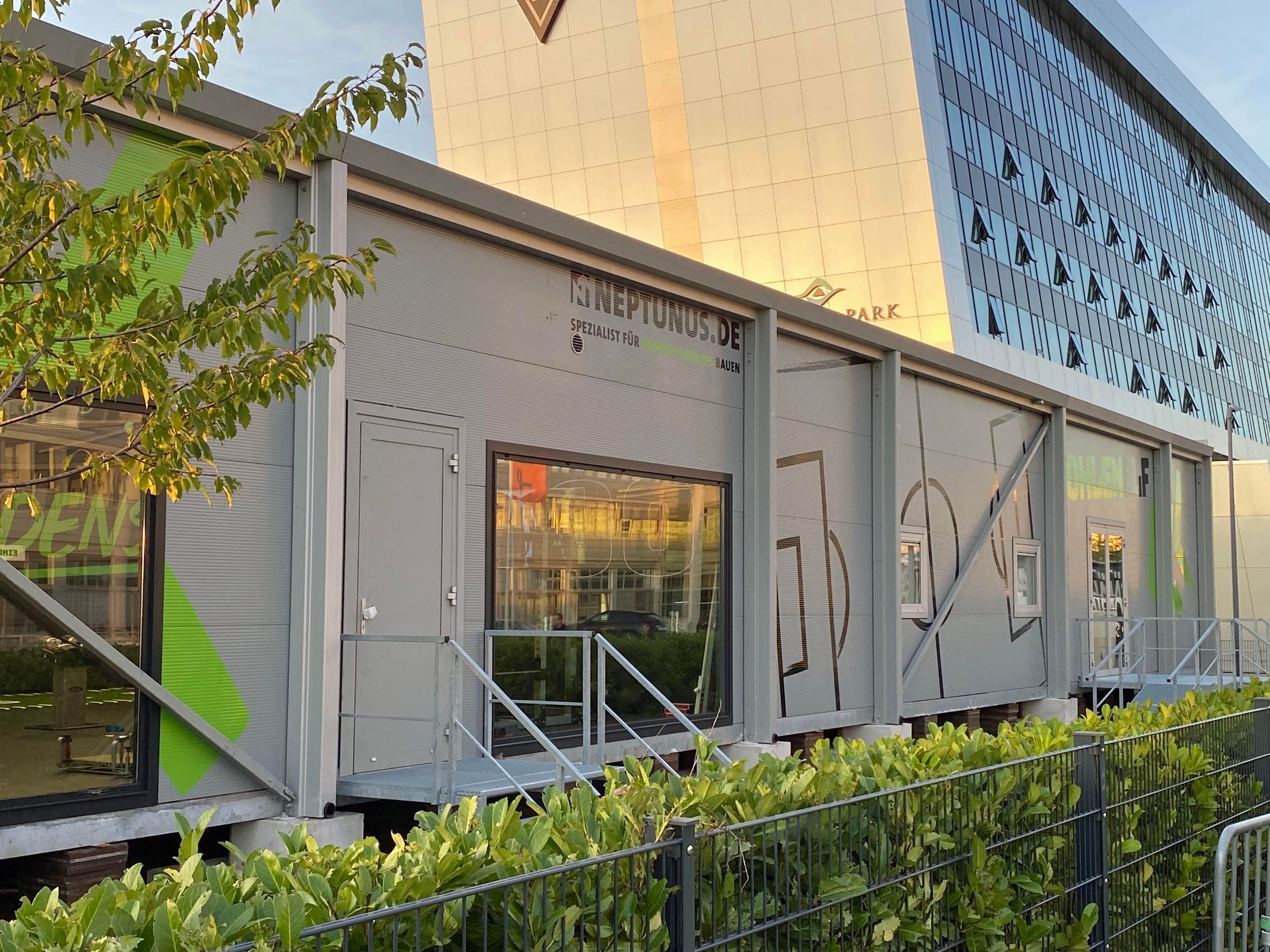 Der Eingang zum sogenannten Performance-Center, einer modernen Fitnesshalle, im Gladbacher Borussia-Park, hier zu sehen am 26. Oktober 2022.