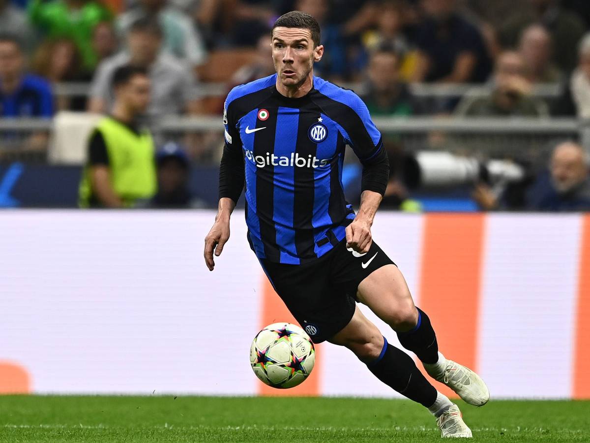 Robin Gosens, hier beim Champions-League-Match zwischen Inter Mailand und Viktoria Pilsen am 26. Oktober 2022, soll das Interesse mehrerer Bundesligisten auf sich gezogen haben. Einer von ihnen ist Borussia Mönchengladbach.