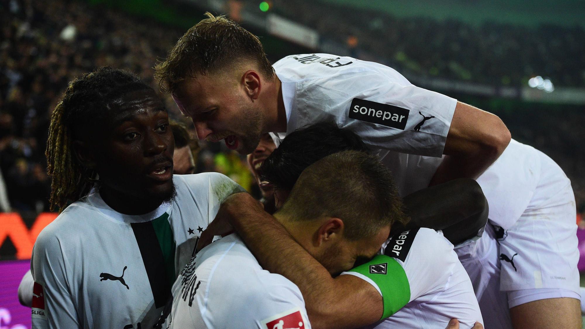 Freude bei Borussia Mönchengladbach! Die Elf vom Niederrhein hat am Freitagabend (4. November 2022) das Heimspiel gegen den VfB Stuttgart am 13. Bundesliga-Spieltag mit 3:1 gewonnen.