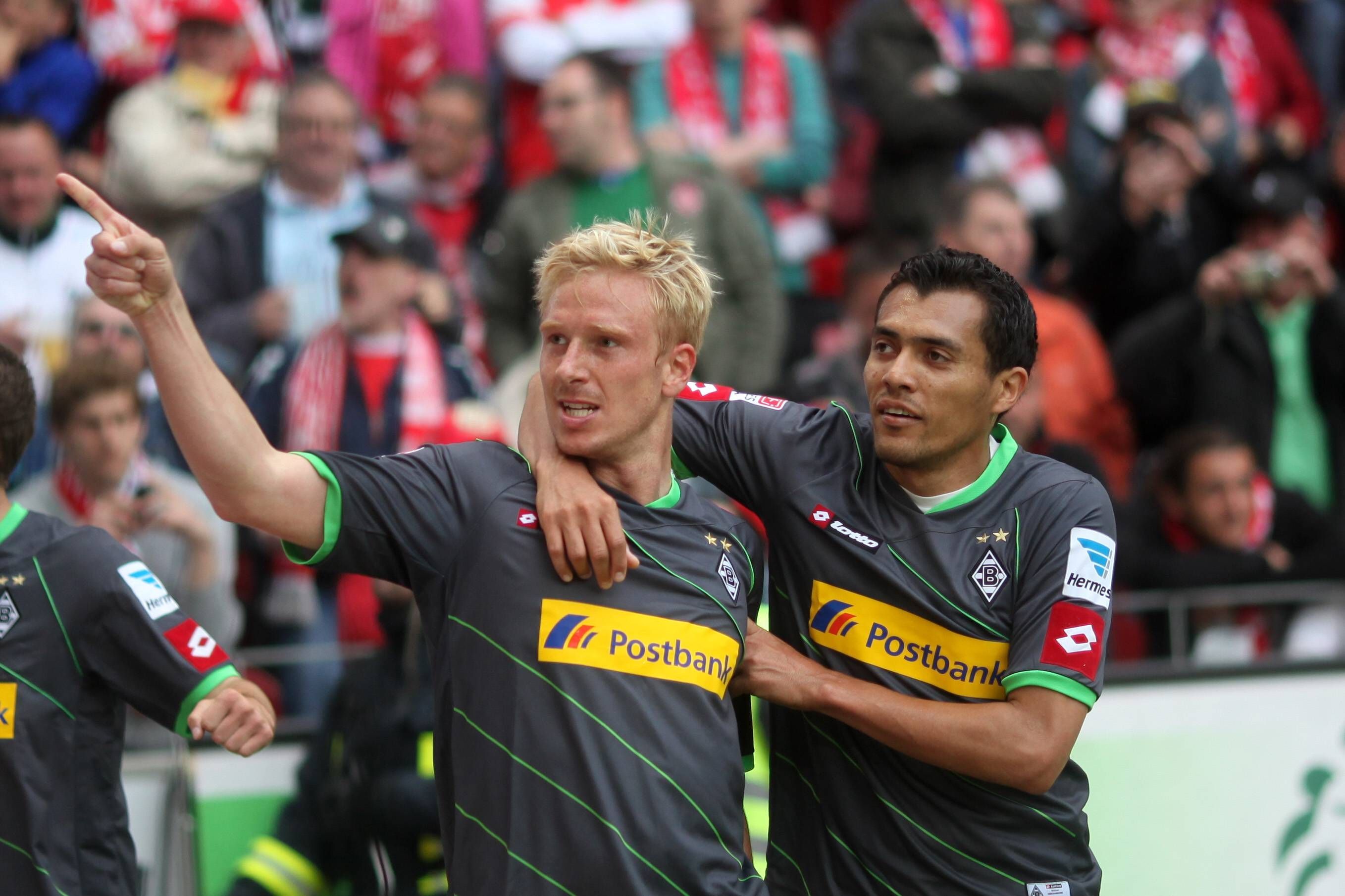 Jubel bei Mike Hanke (l.) und Juan Arango (r.). Das Duo von Borussia Mönchengladbach bejubelt einen Treffer im Spiel beim FSV Mainz 05 am 11. Mai 2013.