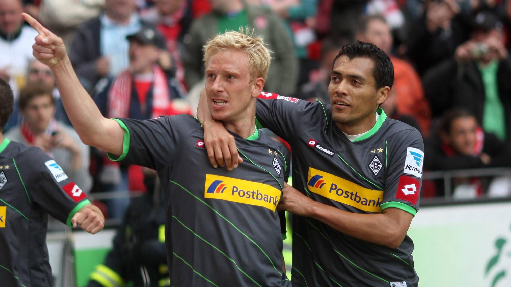 Jubel bei Mike Hanke (l.) und Juan Arango (r.). Das Duo von Borussia Mönchengladbach bejubelt einen Treffer im Spiel beim FSV Mainz 05 am 11. Mai 2013.