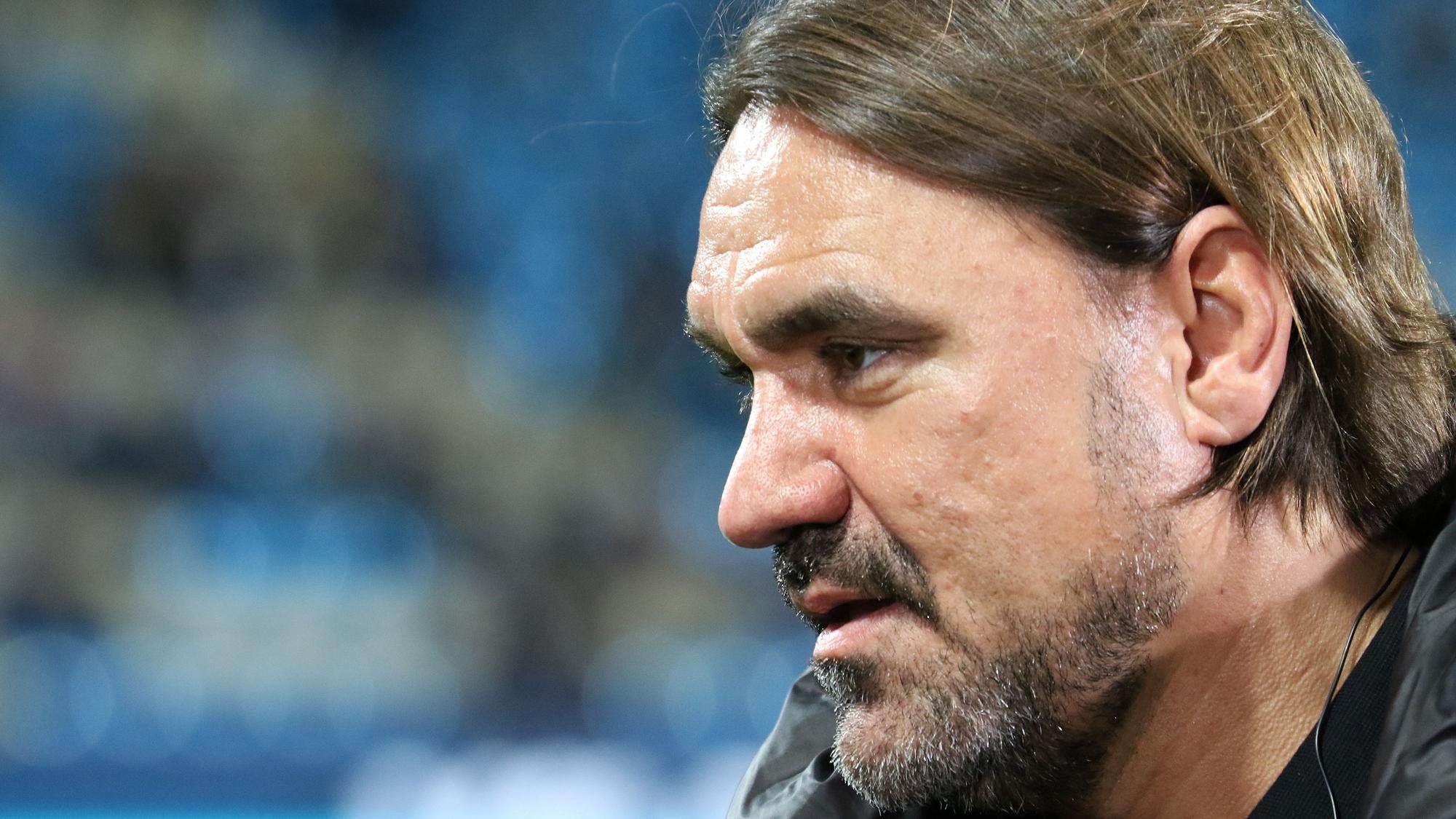 Trainer Daniel Farke von Fußball-Bundesligist Borussia Mönchengladbach, hier am 8. November 2022 beim Auswärtsspiel in Bochum an der Seitenlinie.