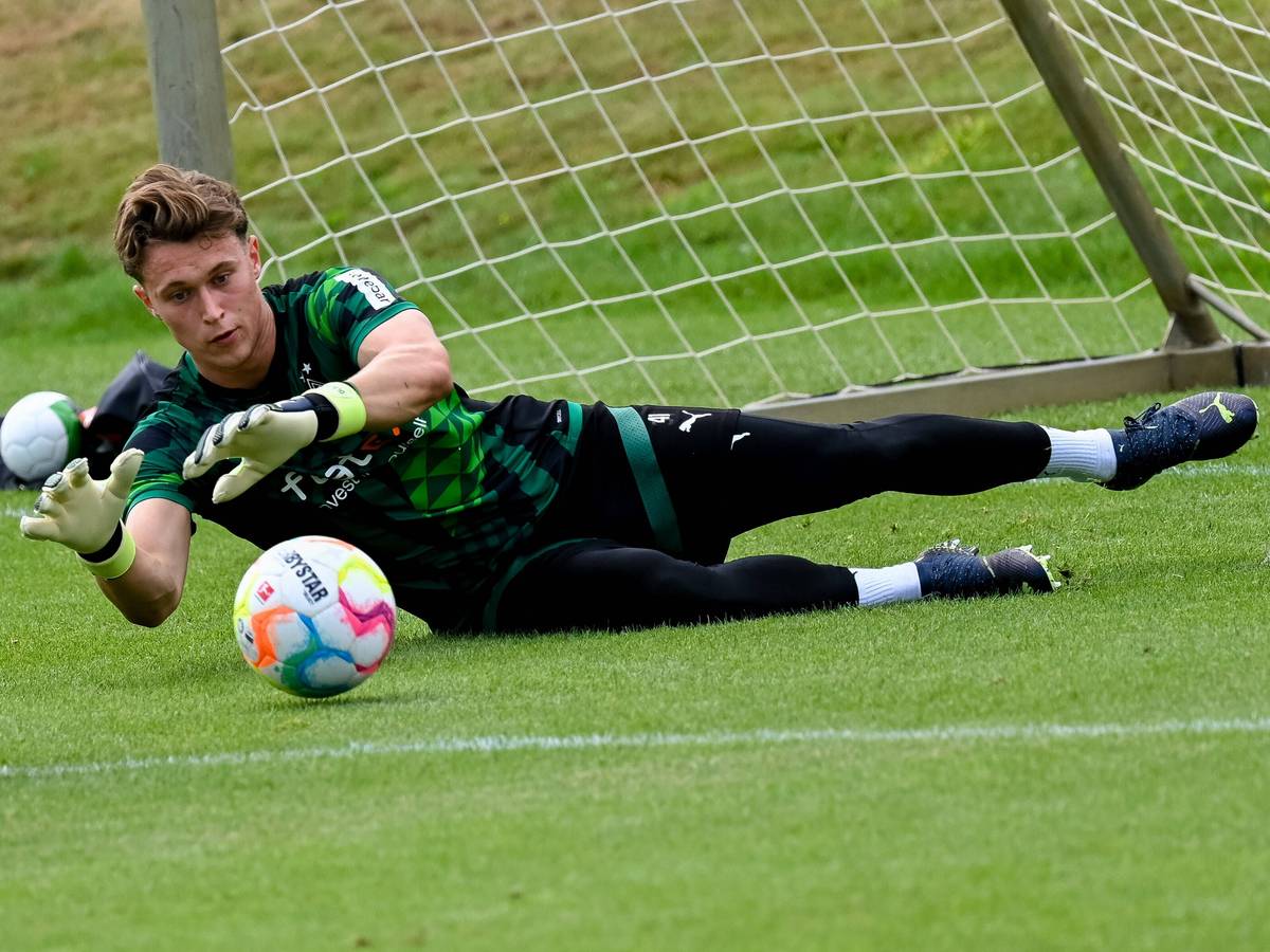 Jan Olschowsky könnte am Dienstag (8. November 2022) sein Profi-Debüt für Borussia Mönchengladbach geben. Das Foto zeigt ihn im Training am 4. August 2022.