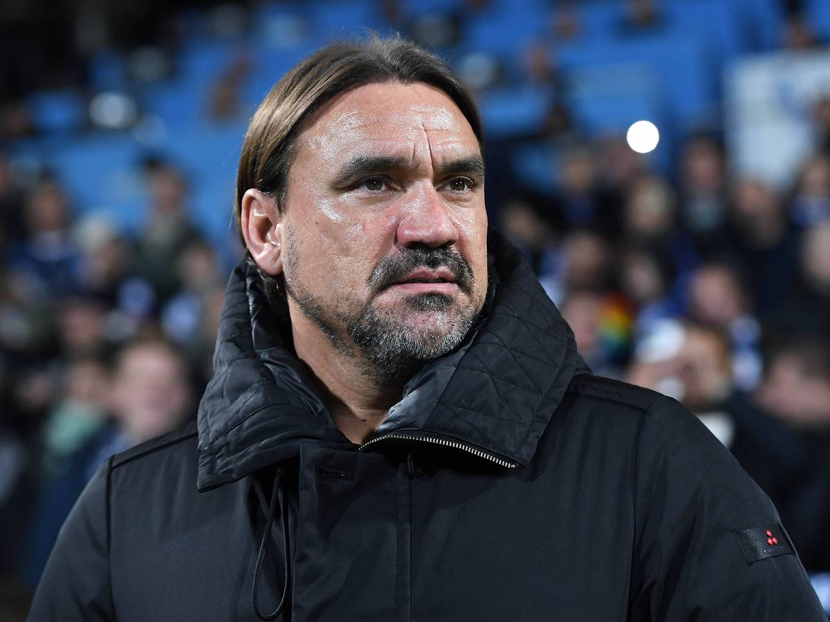 Daniel Farke, Trainer von Borussia Mönchengladbach, war mit der Leistung seines Teams beim Auswärtsspiel in Bochum am Dienstag (8. November 2022) besonders in der Anfangsphase überhaupt nicht einverstanden. Das Foto zeigt den 46-Jährigen an der Seitenlinie stehend.