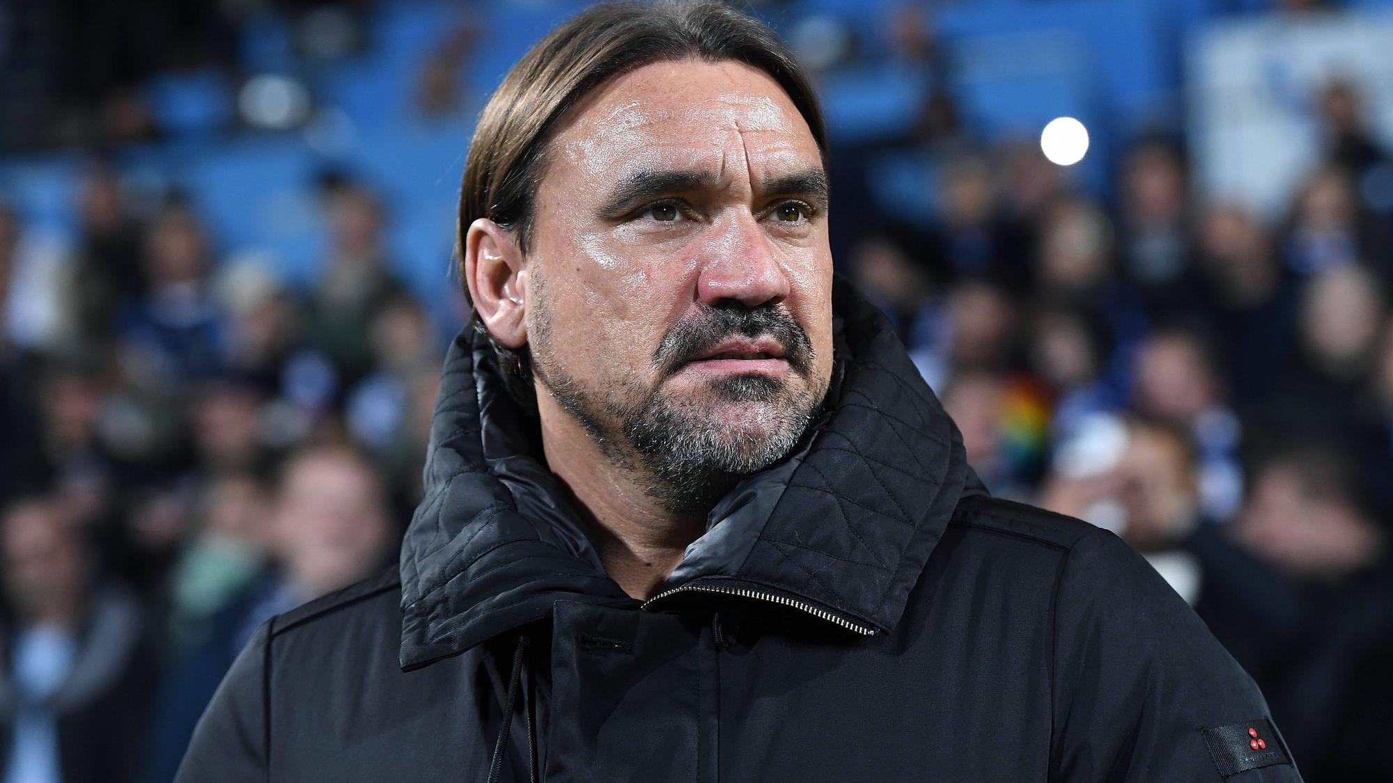 Daniel Farke, Trainer von Borussia Mönchengladbach, war mit der Leistung seines Teams beim Auswärtsspiel in Bochum am Dienstag (8. November 2022) besonders in der Anfangsphase überhaupt nicht einverstanden. Das Foto zeigt den 46-Jährigen an der Seitenlinie stehend.