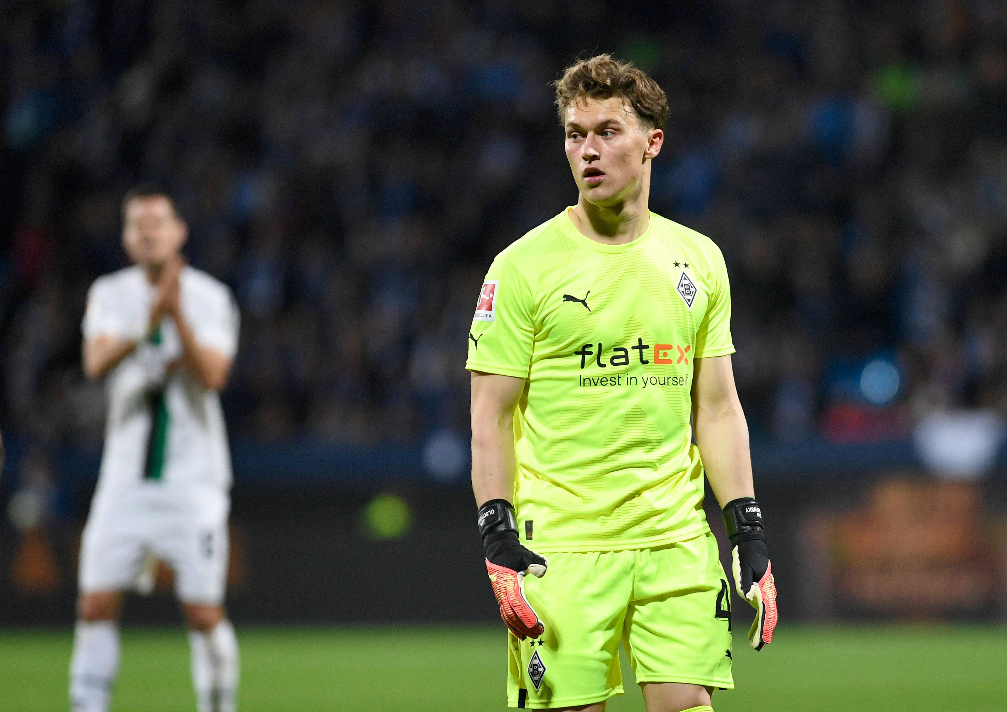 Bundesliga-Debütant Jan Olschowsky blickt beim Spiel gegen den VfL Bochum am 8. November 2022 nach rechts.