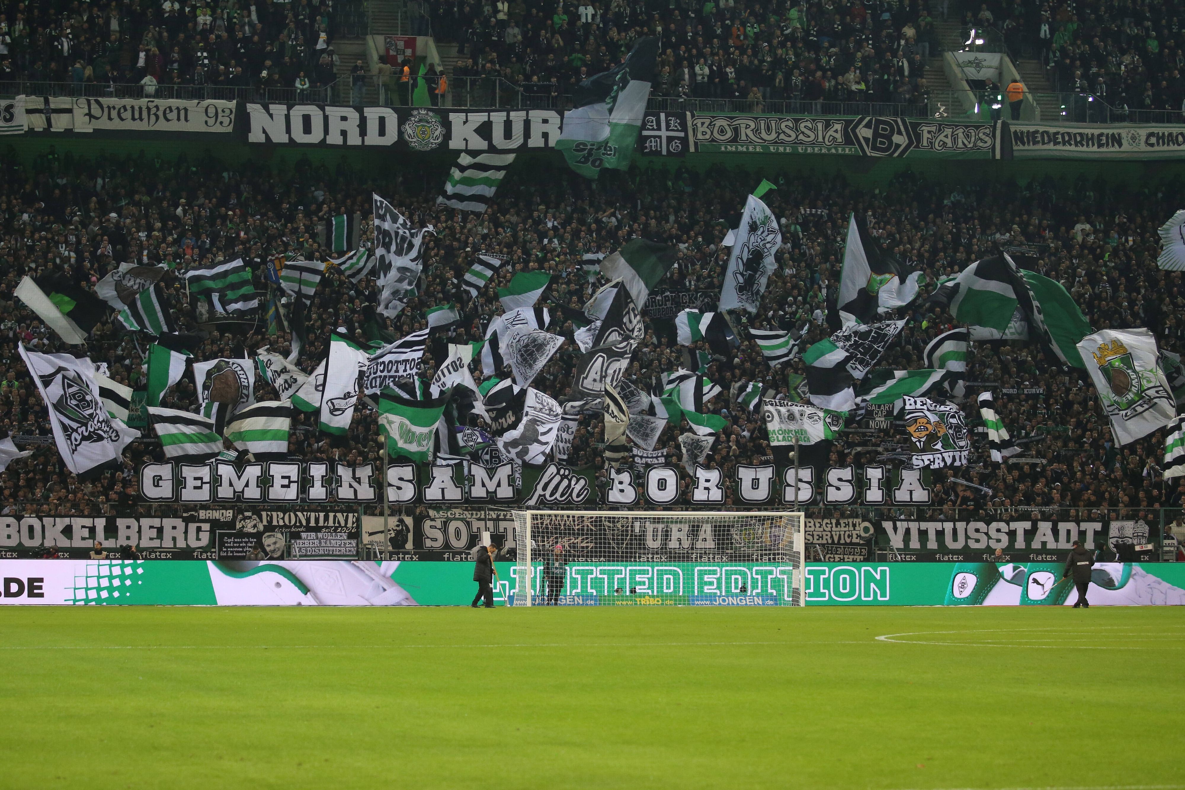 Der Borussia-Park, die Heimstätte von Borussia Mönchengladbach, wenige Minuten vor dem Heimspiel gegen den VfB Stuttgart am 4. November 2022.