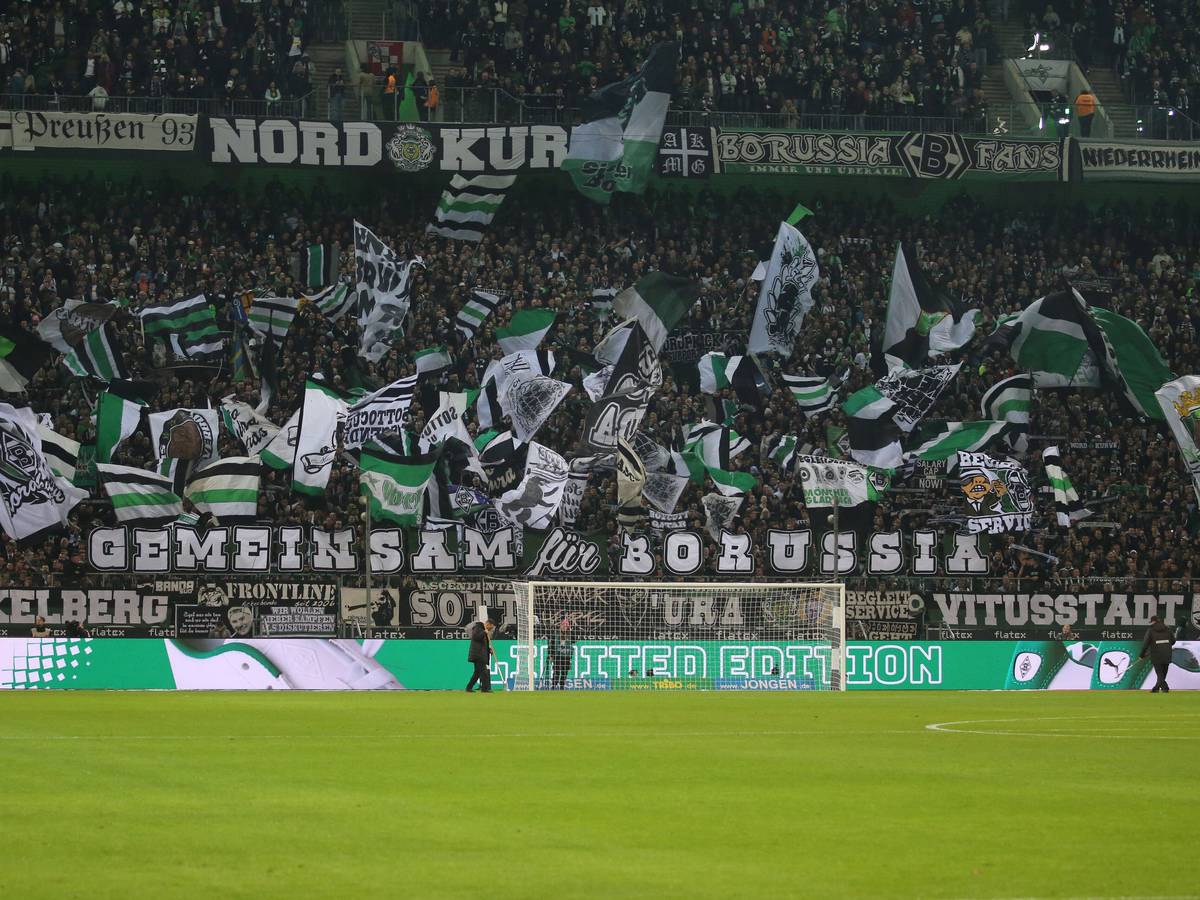 Der Borussia-Park, die Heimstätte von Borussia Mönchengladbach, wenige Minuten vor dem Heimspiel gegen den VfB Stuttgart am 4. November 2022.