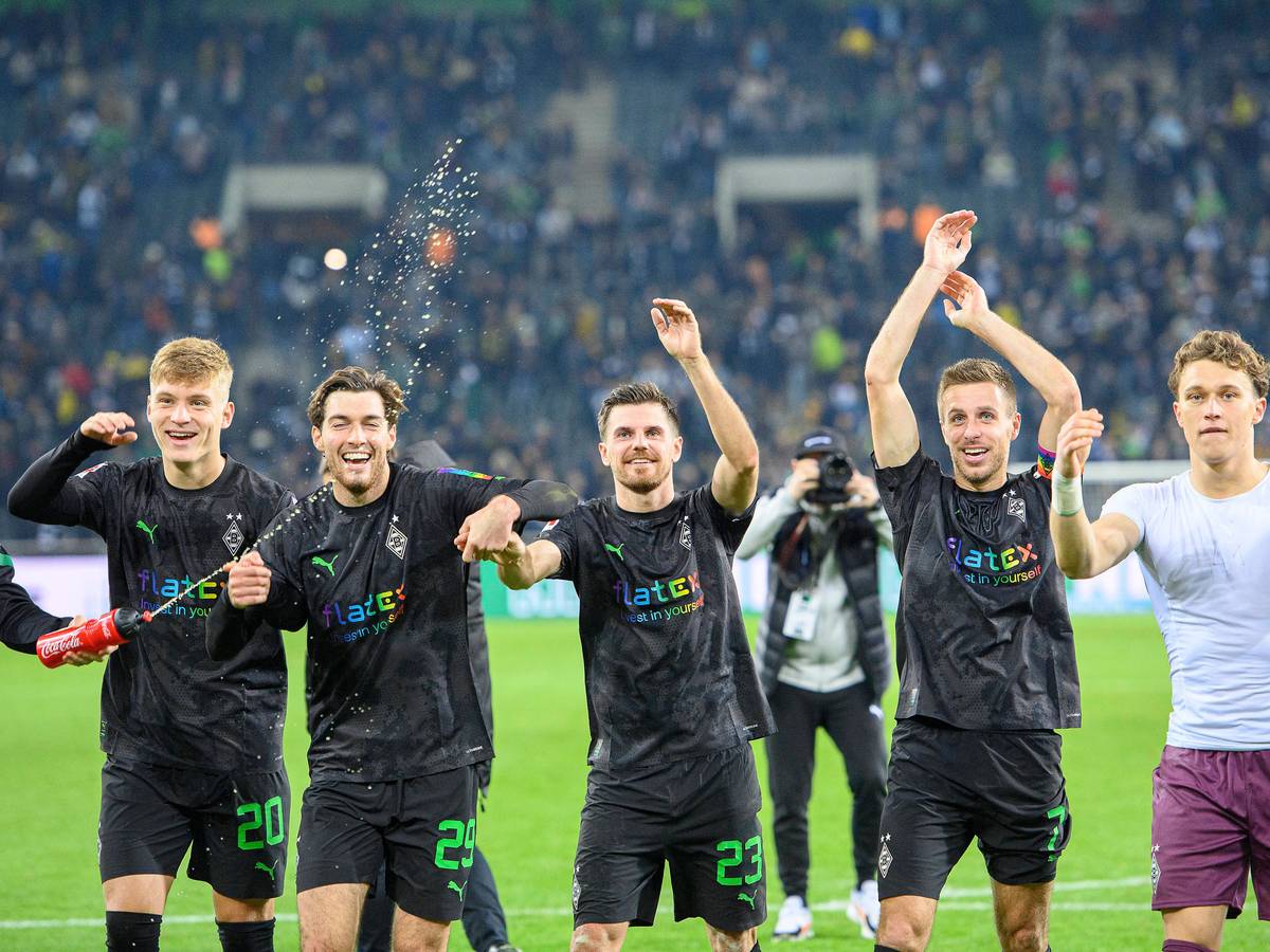 Grund zum Jubeln bei Borussia Mönchengladbach: Die Elf von Trainer Daniel Farke besiegte im letzten Spiel vor der Winterpause am Freitag (11. November 2022) Borussia Dortmund mit 4:2.