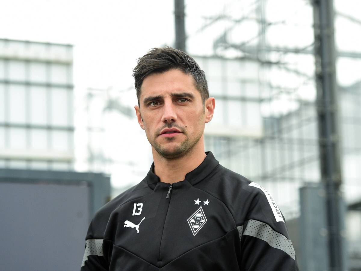 Lars Stindl, Kapitän von Borussia Mönchengladbach, ist während der Fußball-WM in Katar als Experte bei „Magenta-TV“ im Einsatz. Das Foto zeigt den 34-Jährigen bei einer Trainingseinheit der Fohlen im Borussia-Park am 13. Oktober 2022.