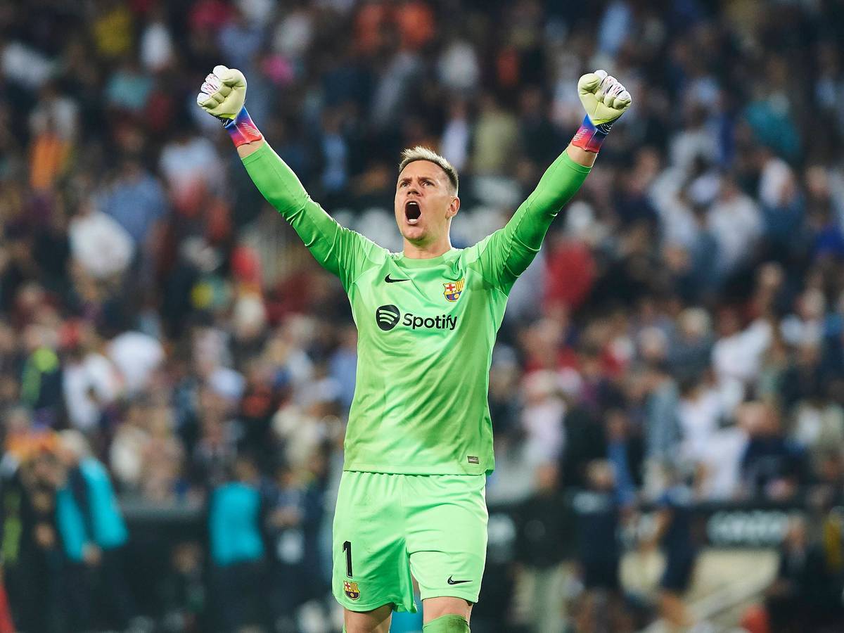 Marc-André ter Stegen, Ex-Keeper von Borussia Mönchengladbach und heutiger Keeper des FC Barcelona, am 29. Oktober 2022 beim Spiel in Valencia beim Jubel.