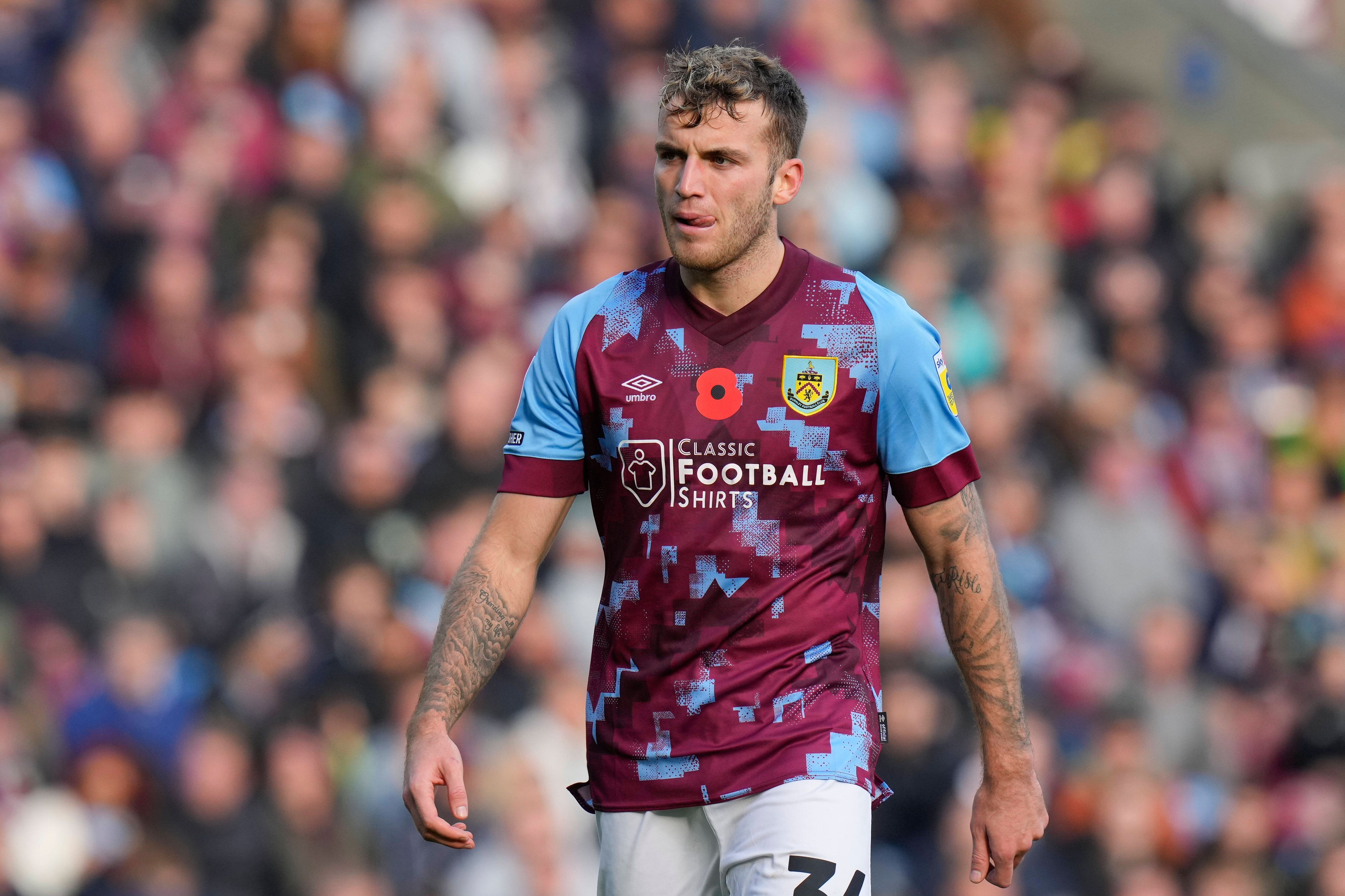 Jordan Beyer im Trikot des FC Burnley am 13. November 2022.