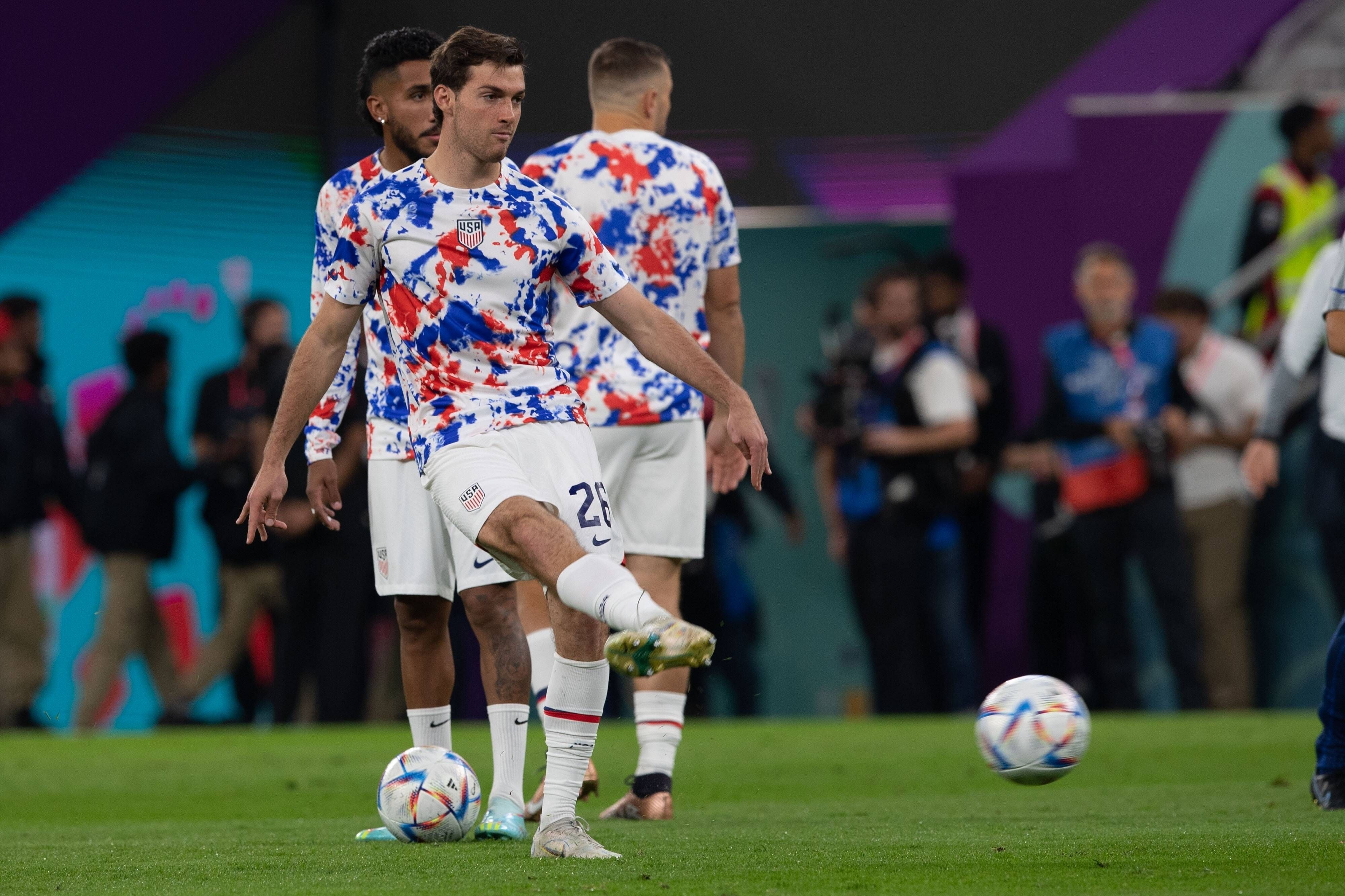 Joe Scally von Borussia Mönchengladbach, hier vor dem Spiel zwischen den USA und Wales am 21. November 2022, ist mit seiner Nationalmannschaft mit einem Remis in die WM gestartet.