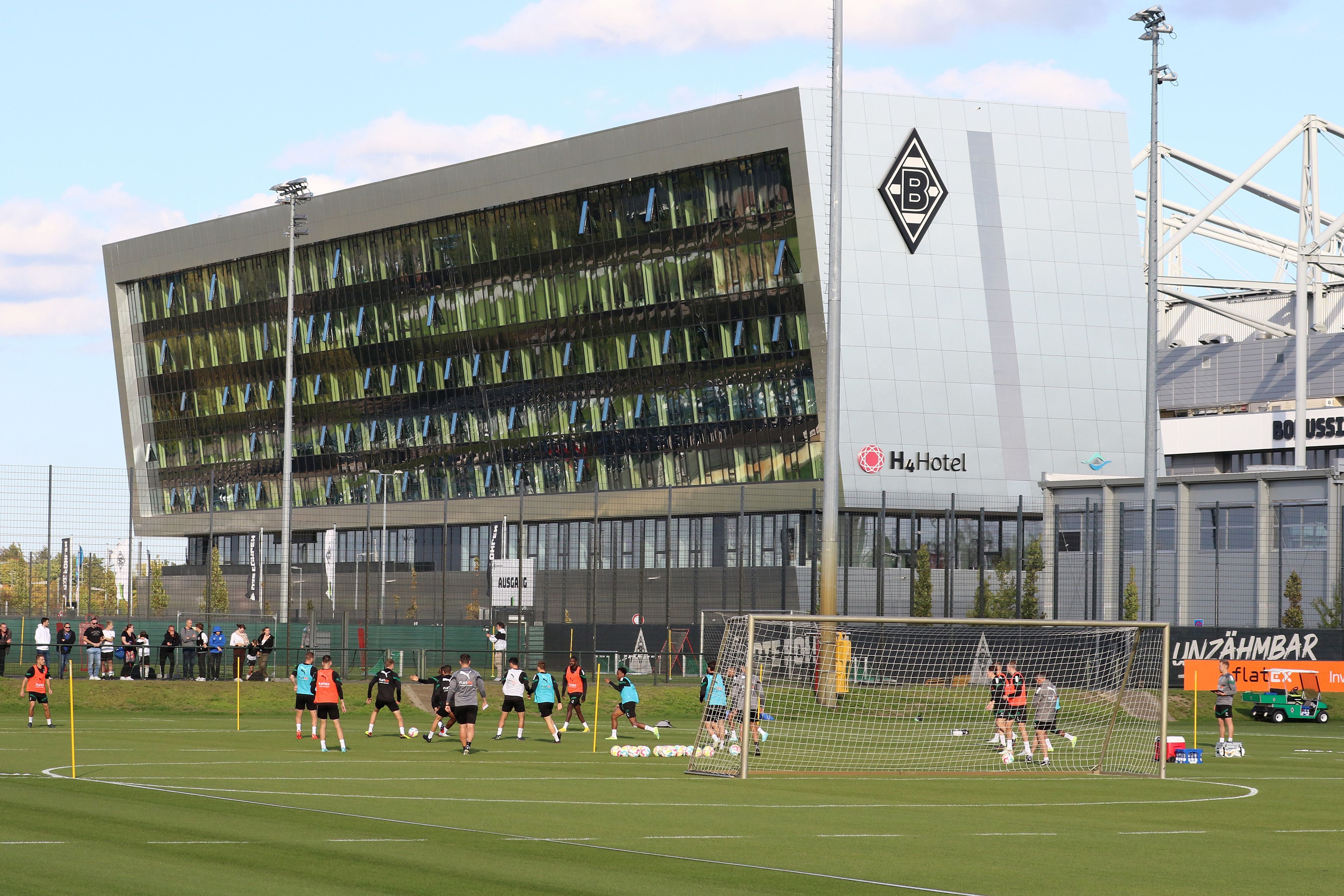 Borussia Mönchengladbach startet am 12. Dezember 2022 mit der Vorbereitung auf die zweite Saisonhälfte. Das Foto zeigt die Fohlen am 17. September bei einer Trainingseinheit auf dem Fohlenplatz im Borussia-Park.