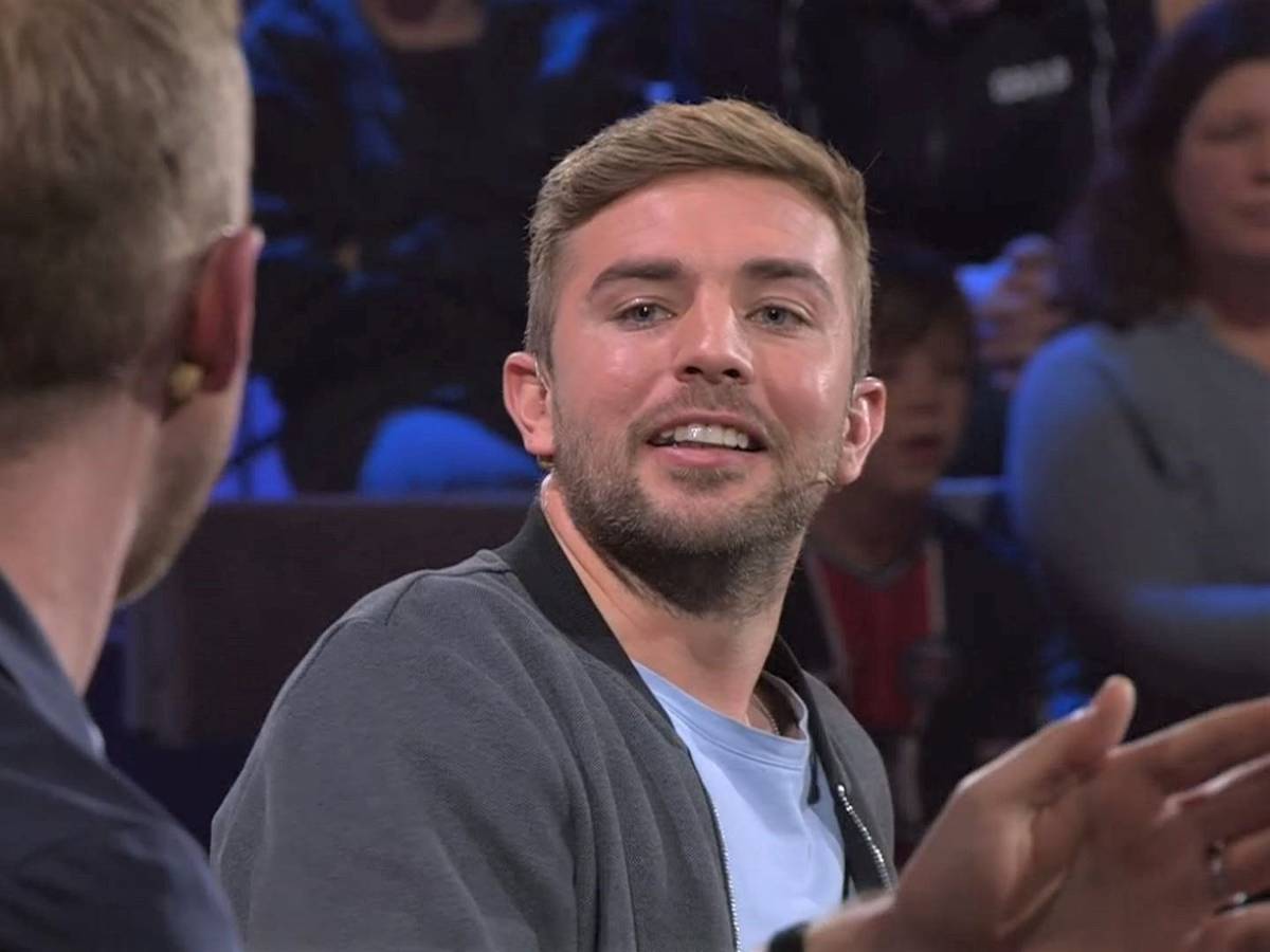 Weltmeister als TV-Experten im Einsatz: Gladbach-Star Christoph Kramer (r.) und Per Mertesacker (l.), hier zu sehen am 2. Dezember 2022 im Dialog während der WM-Übertragung im ZDF. Kramer schaut zur Seite rüber.