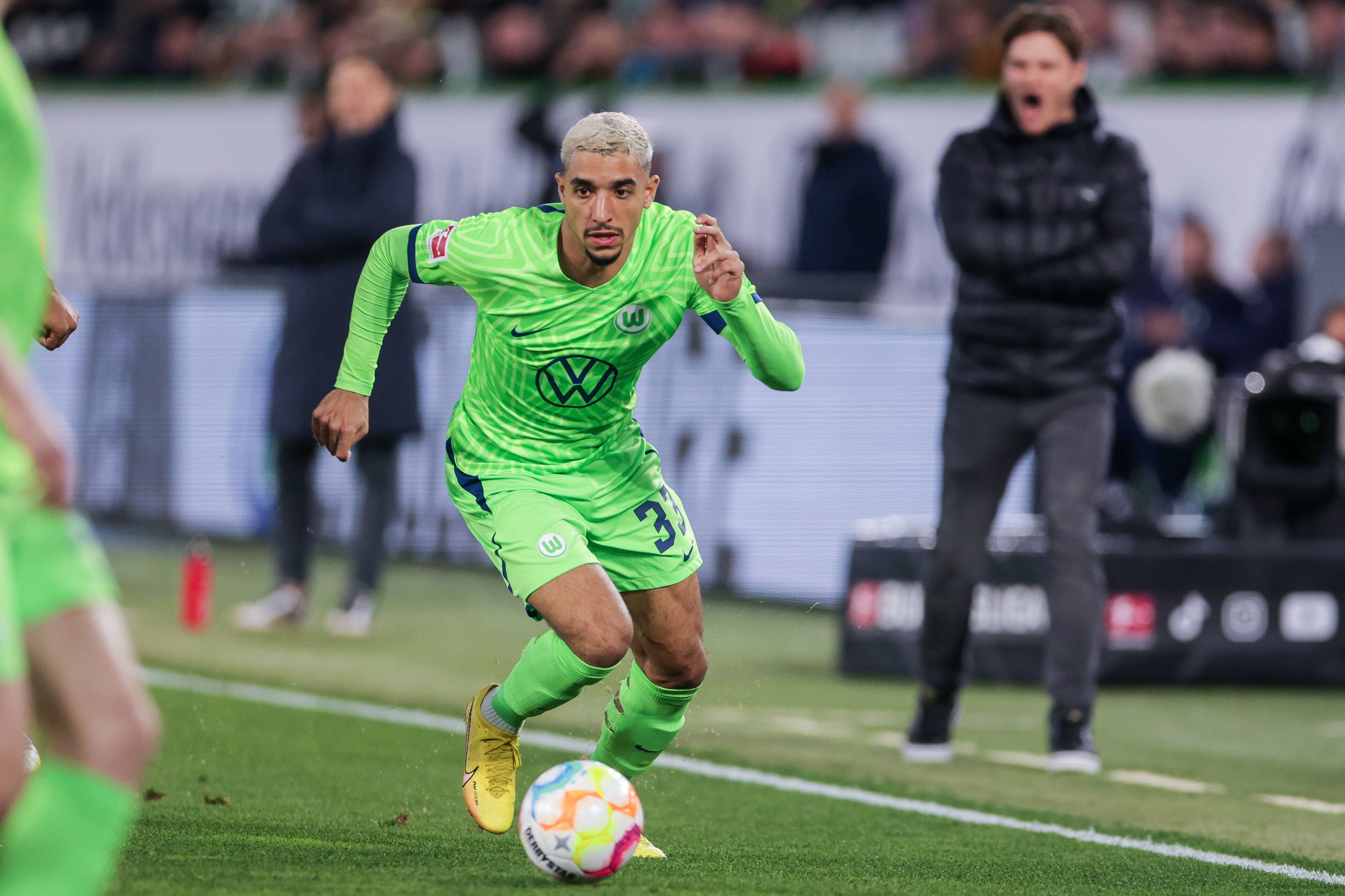 Omar Marmoush, hier am 8. November beim Bundesliga-Spiel gegen Borussia Dortmund am Ball,