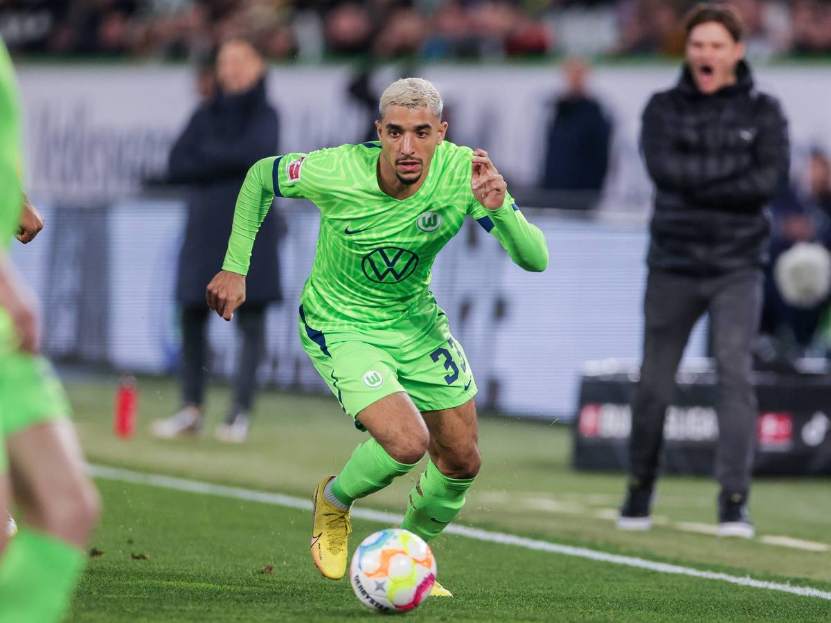 Omar Marmoush, hier am 8. November beim Bundesliga-Spiel gegen Borussia Dortmund am Ball,