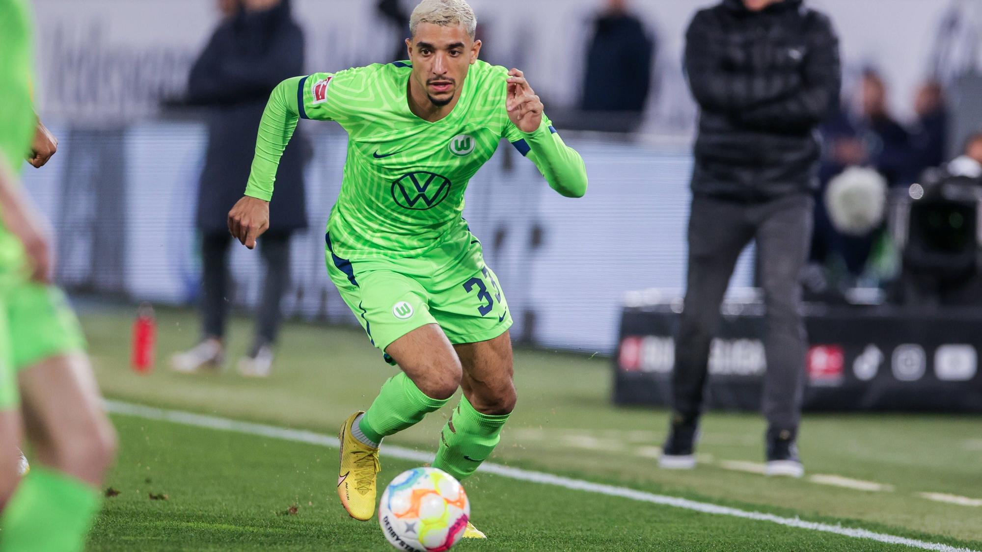 Omar Marmoush, hier am 8. November beim Bundesliga-Spiel gegen Borussia Dortmund am Ball,