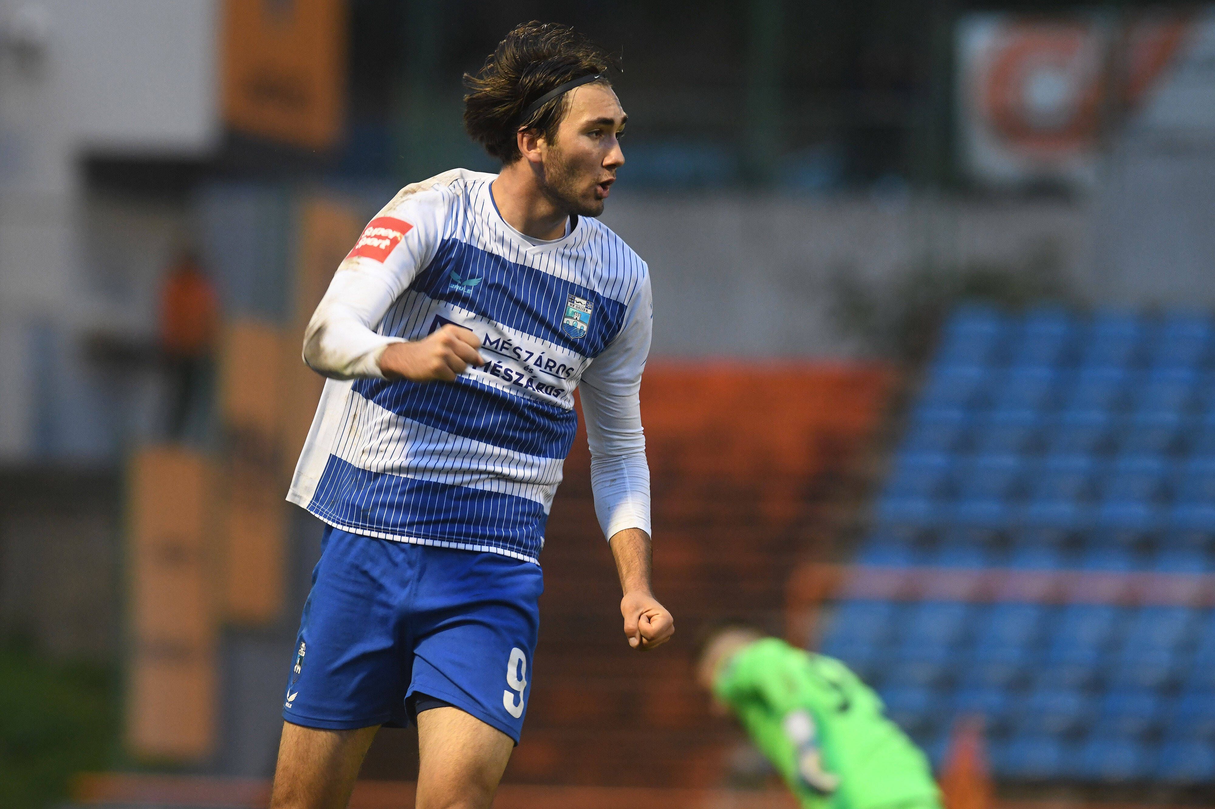 Stürmer Dion Drena Beljo bejubelt sein Tor im Trikot von NK Osijek im Spiel gegen HNK Sibenik in der ersten kroatischen Liga, indem er die Faus ballt.