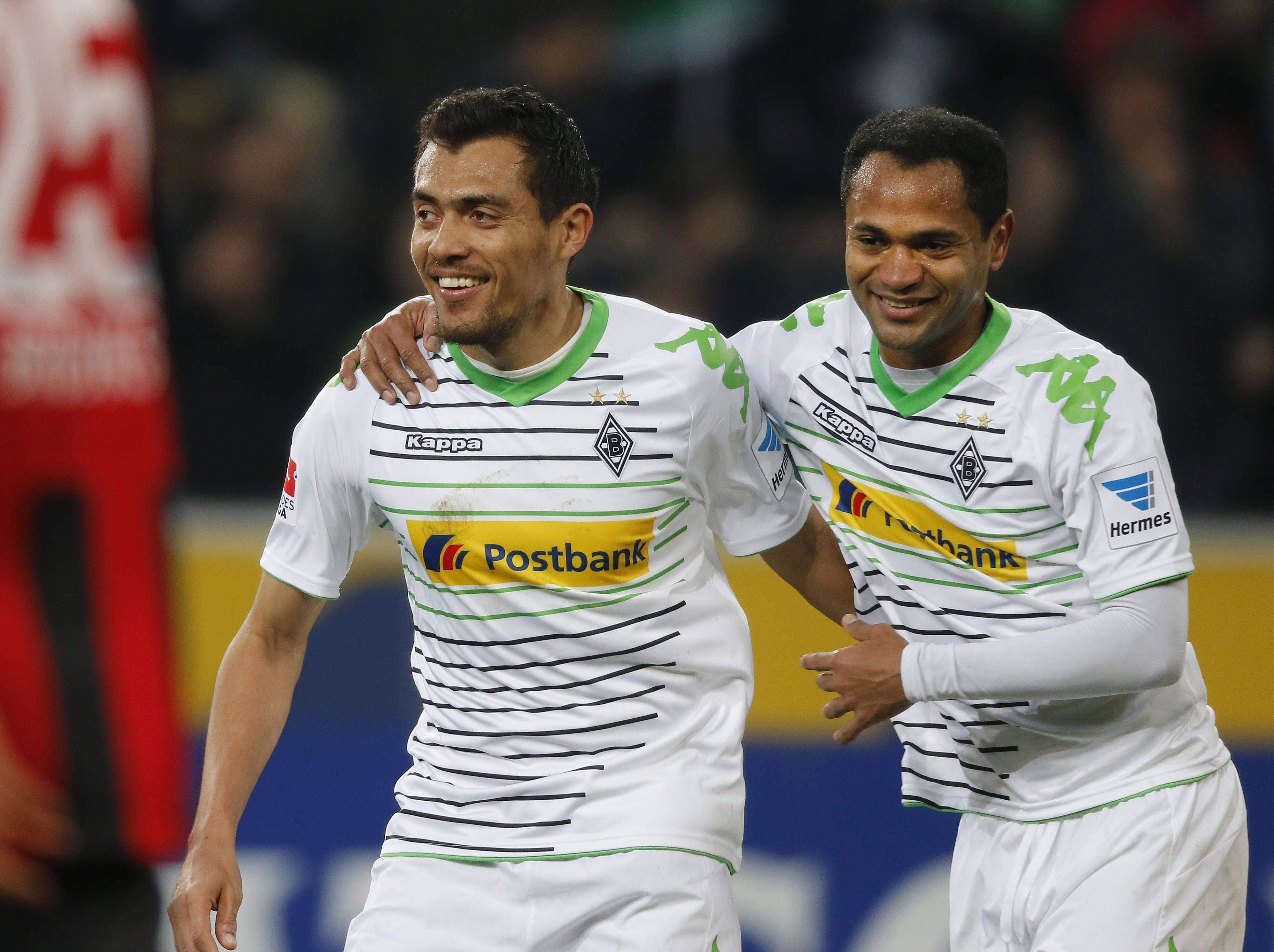Jubel bei Juan Arango und Raffael nach einem Treffer für Borussia Mönchengladbach gegen Hertha BSC.
