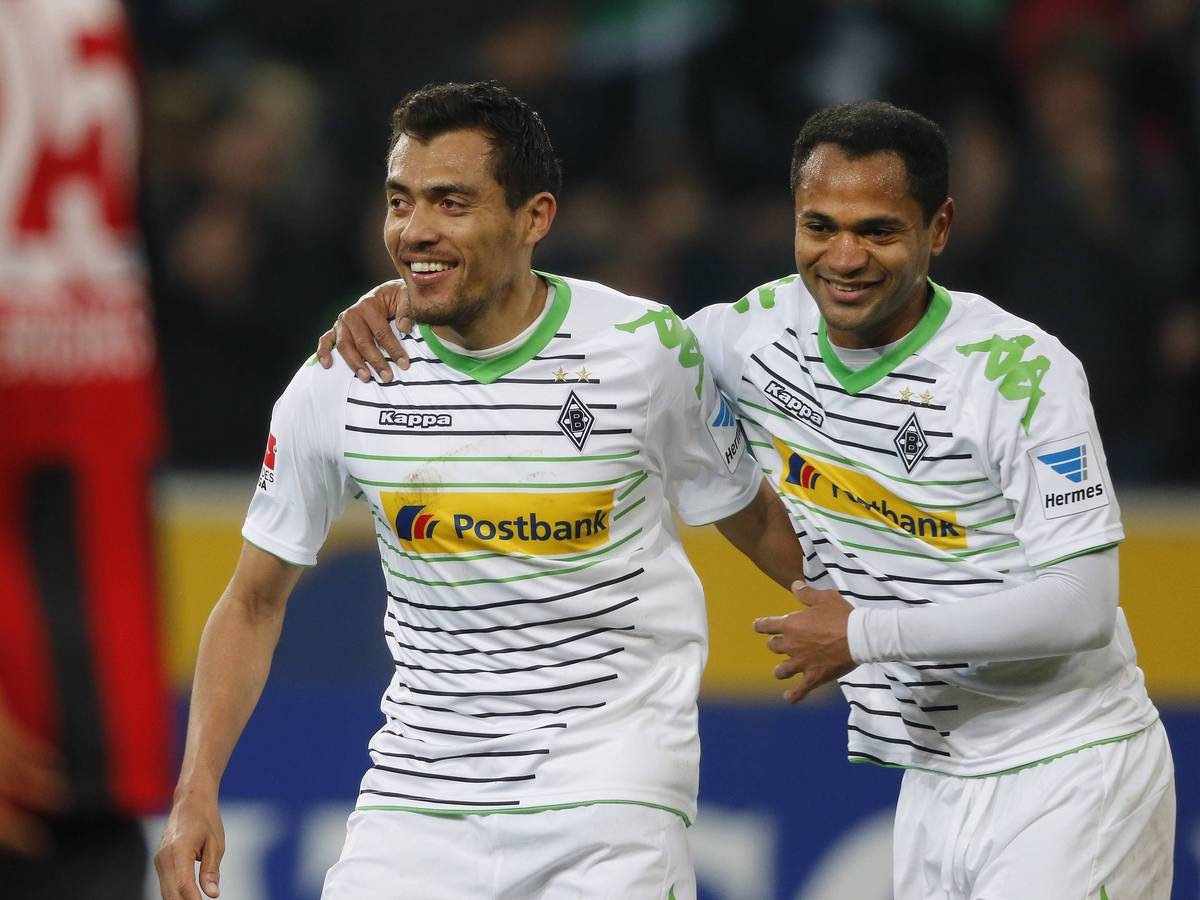 Jubel bei Juan Arango und Raffael nach einem Treffer für Borussia Mönchengladbach gegen Hertha BSC.
