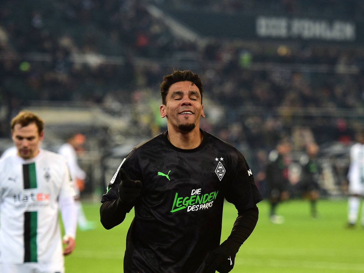 Torjubel von Igor de Camargo beim Legendenspiel von Borussia Mönchengladbach.