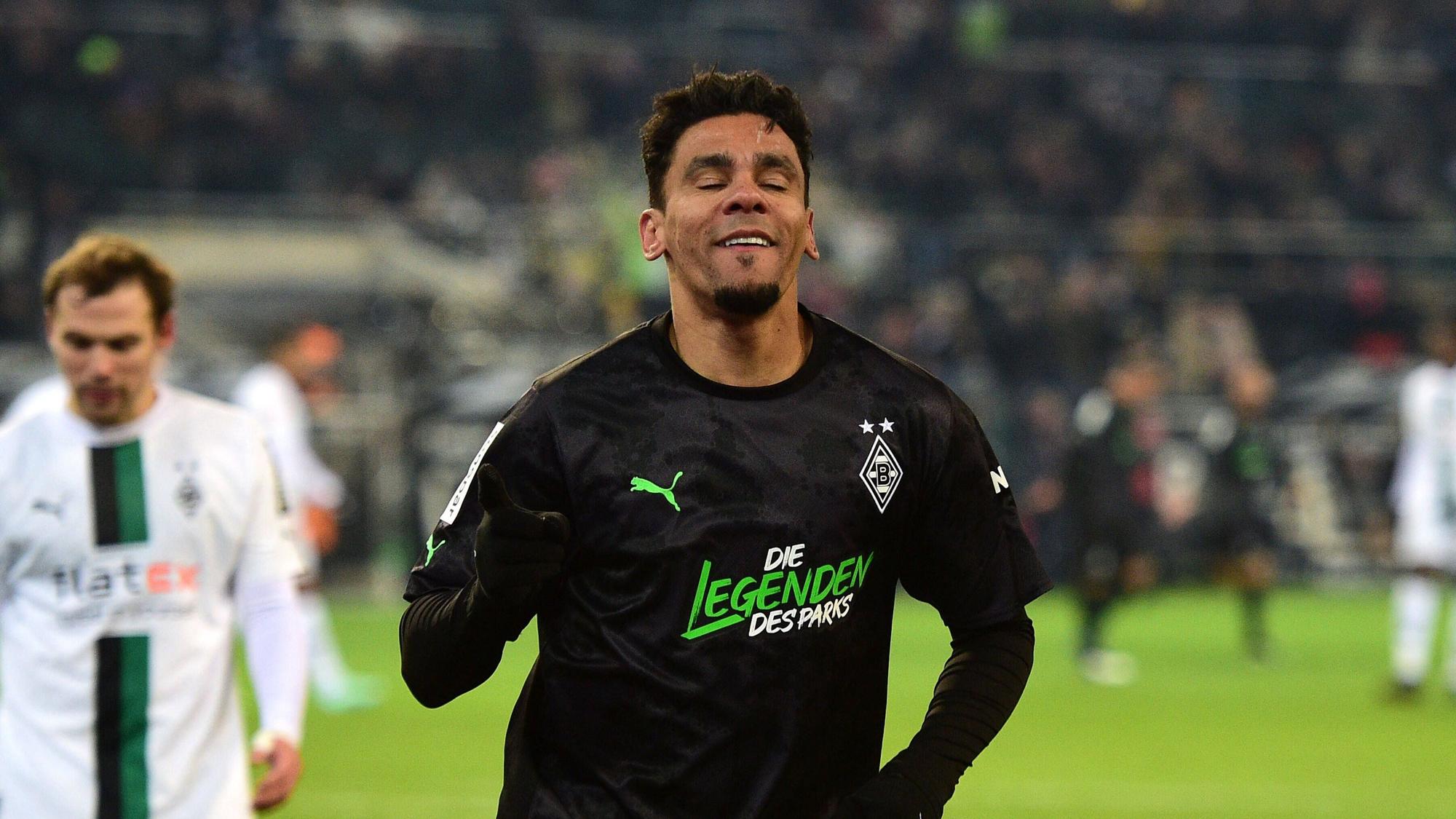 Torjubel von Igor de Camargo beim Legendenspiel von Borussia Mönchengladbach.