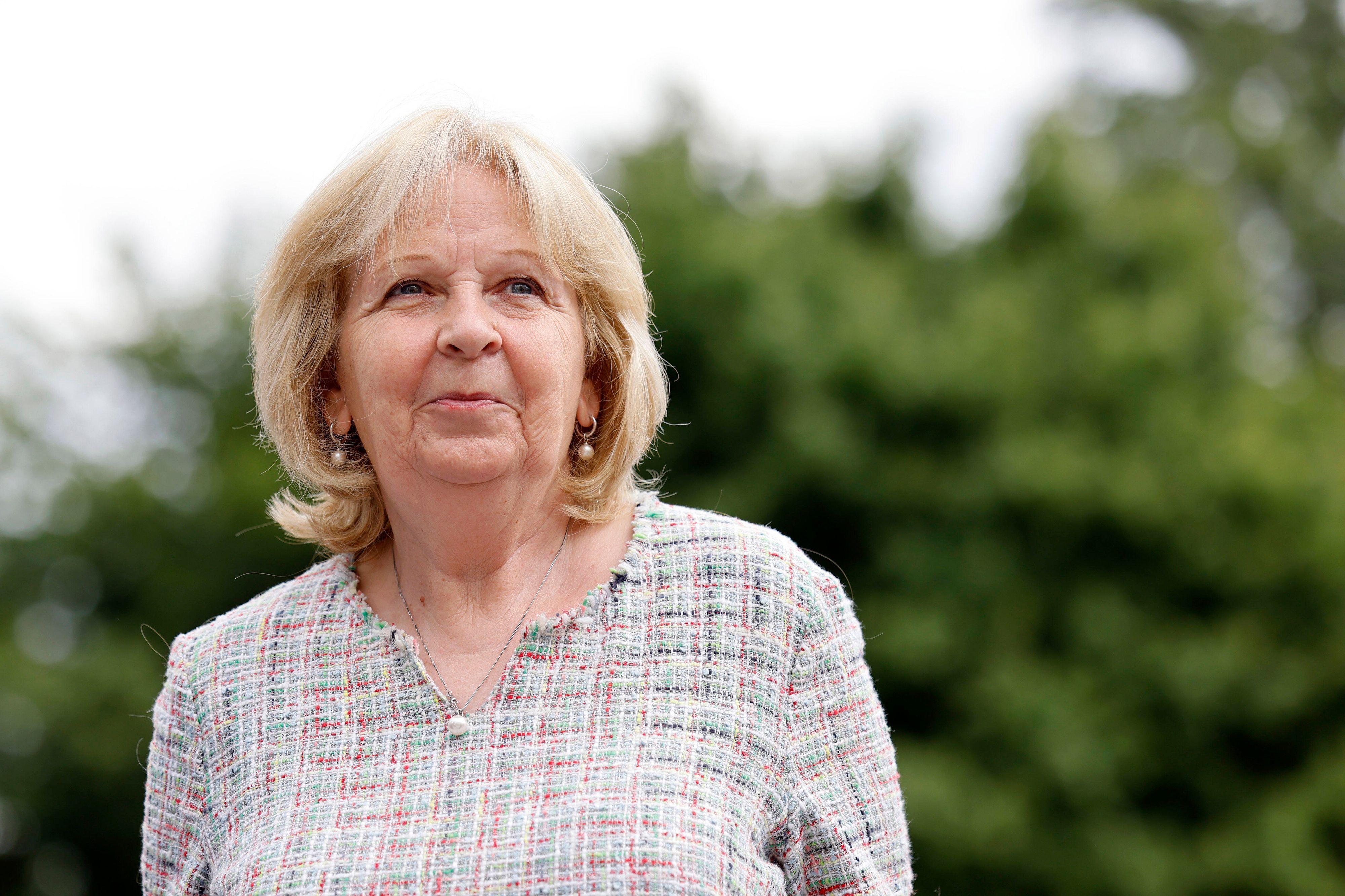 Politikerin Hannelore Kraft, hier am 15. Juli 2022 bei der Eröffnung des Johannes Rau-Zentrum mitsamt Bibliothek am Campus Freudenberg, freudig lächelnd in der Nahaufnahme.
