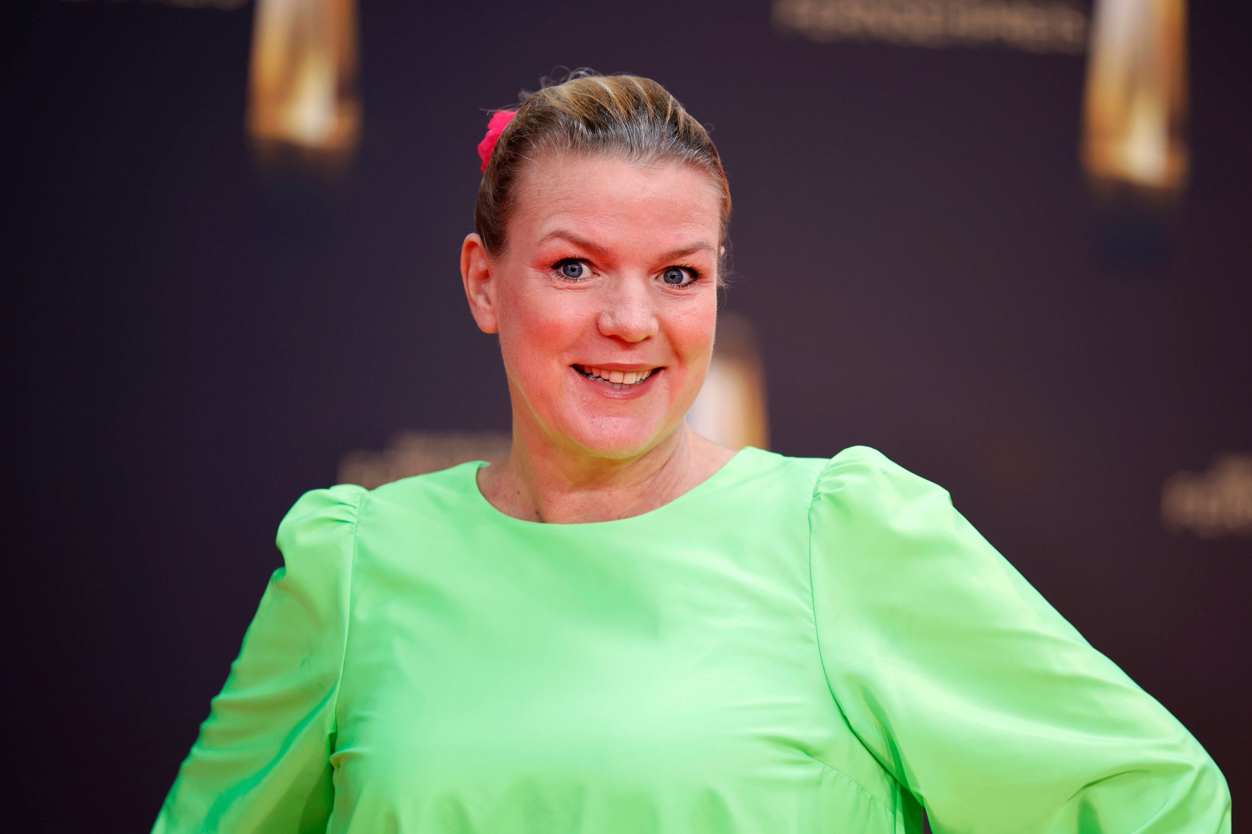 Mirja Boes bei „der Deutsche Fernsehpreis 2022“ am 14. September 2022 im grünen Dress. Eine Anspielung auf ihre Liebe zu Borussia Mönchengladbach?