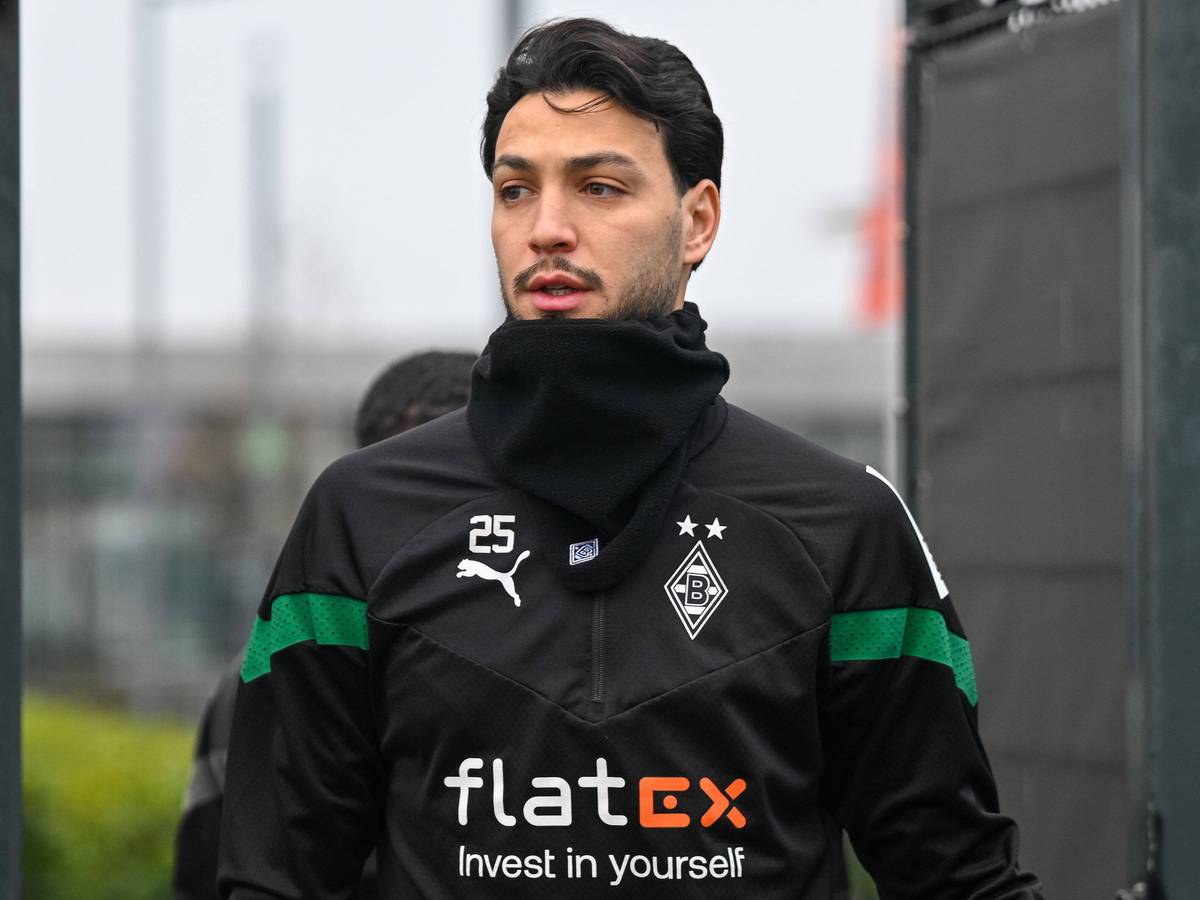 Ramy Bensebaini hat noch bis Sommer 2023 einen gültigen Vertrag bei Borussia Mönchengladbach. Das Foto zeigt ihn bei einer Trainingseinheit am 22. Dezember 2022 im Borussia-Park.