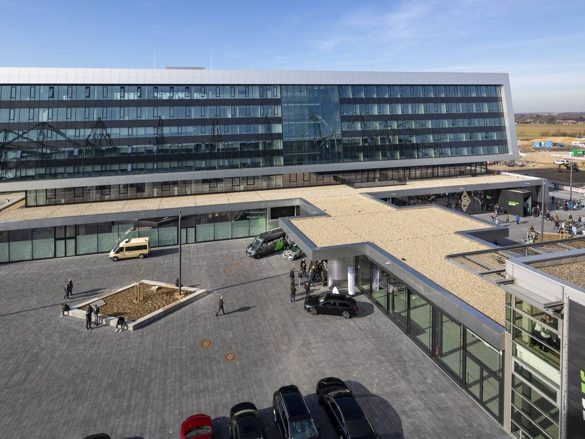 Neubau Hotel Borussia 8 Grad und Stadionvorplatz Fussball Bundesliga 2018 2019 Stadion Borussia