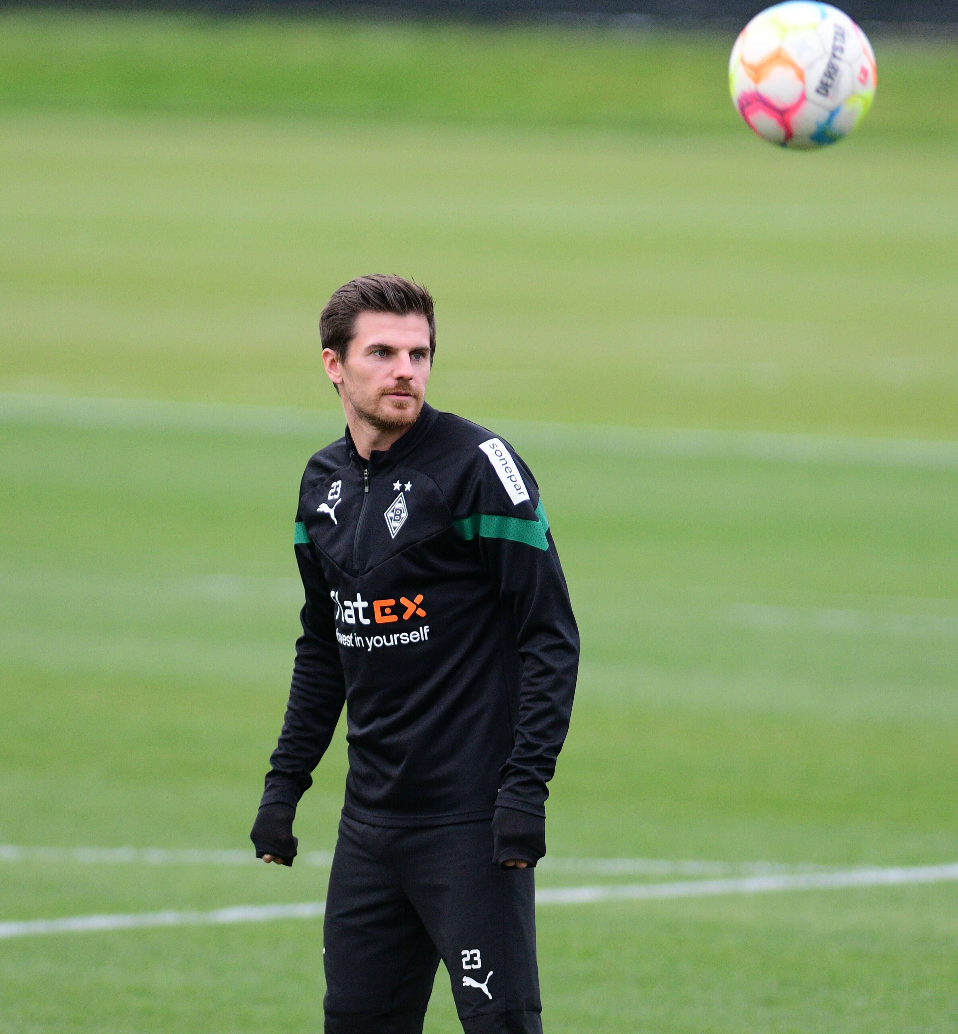 Jonas Hofmann, Spieler von Borussia Mönchengladbach, hat in einem Interview über seine Ziele für das neue Jahr gesprochen. Das Foto zeigt ihn beim Training im Borussia-Park am 28. Dezember 2022.