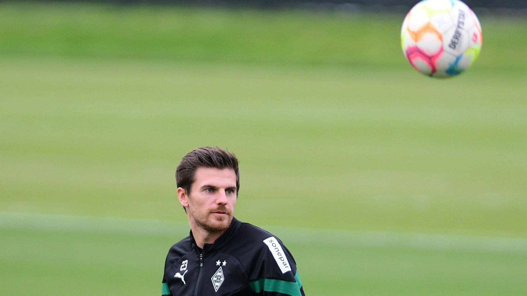 Jonas Hofmann, Spieler von Borussia Mönchengladbach, hat in einem Interview über seine Ziele für das neue Jahr gesprochen. Das Foto zeigt ihn beim Training im Borussia-Park am 28. Dezember 2022.