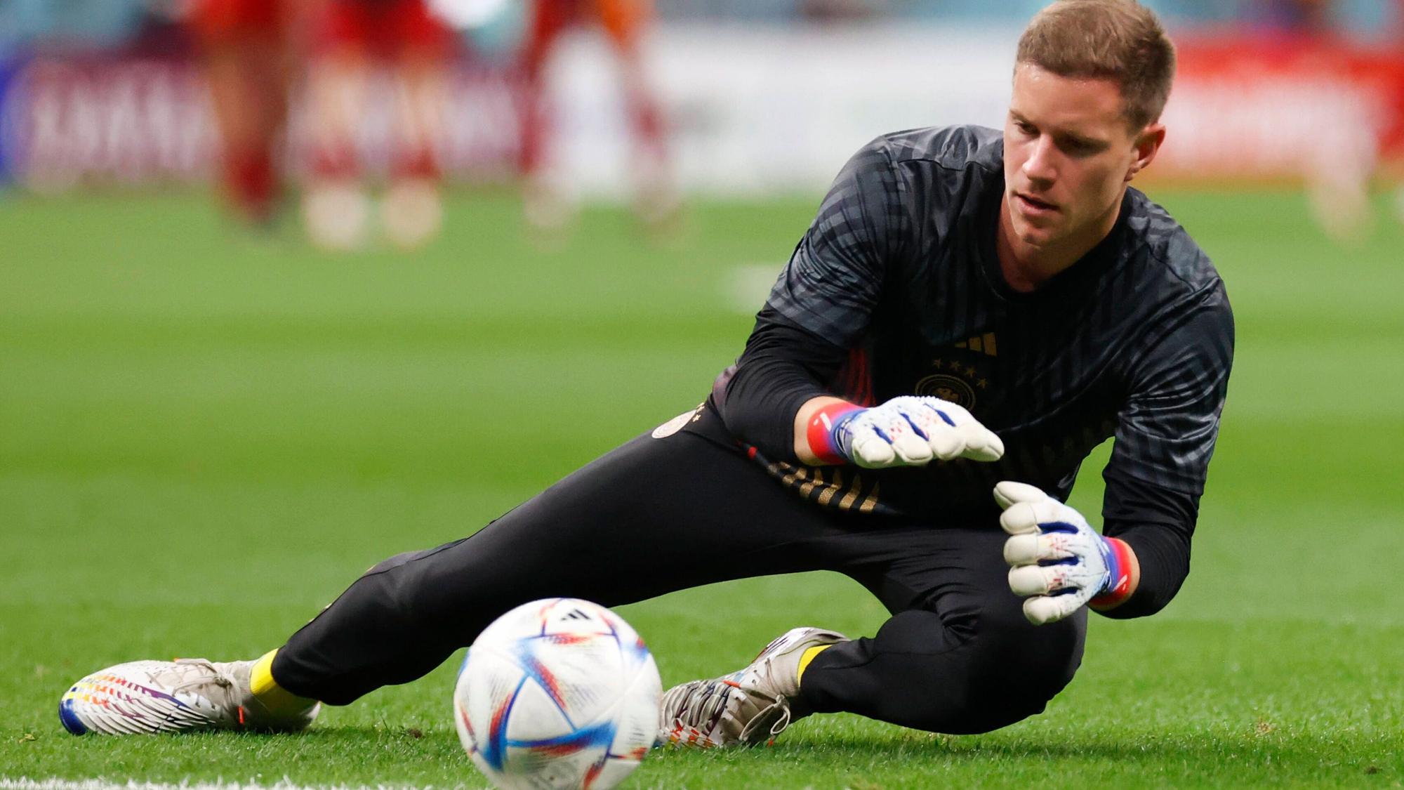 Marc-André ter Stegen, Ex-Keeper von Borussia Mönchengladbach, beim Aufwärmen während der Weltmeisterschaft am 27. November 2022.