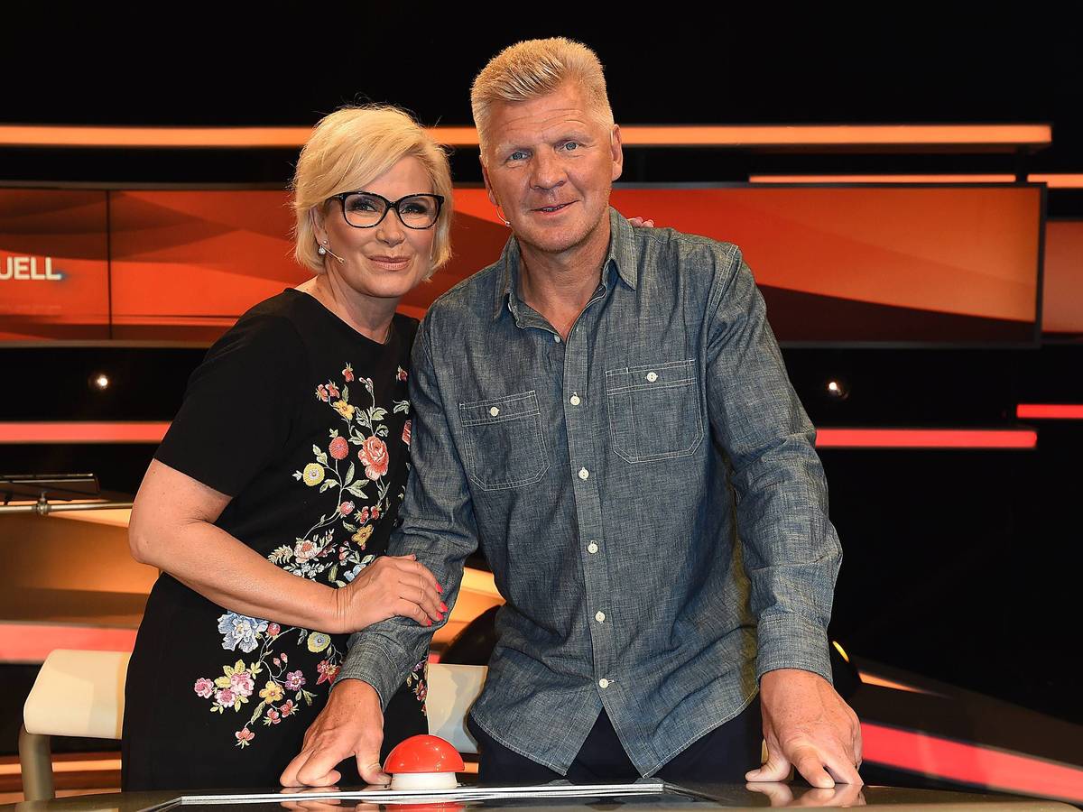 Claudia Effenberg (l.) mit Ehemann Stefan, Ex-Profis von Borussia Mönchengladbach am 31. März 2017 bei einer TV-Show in Köln.