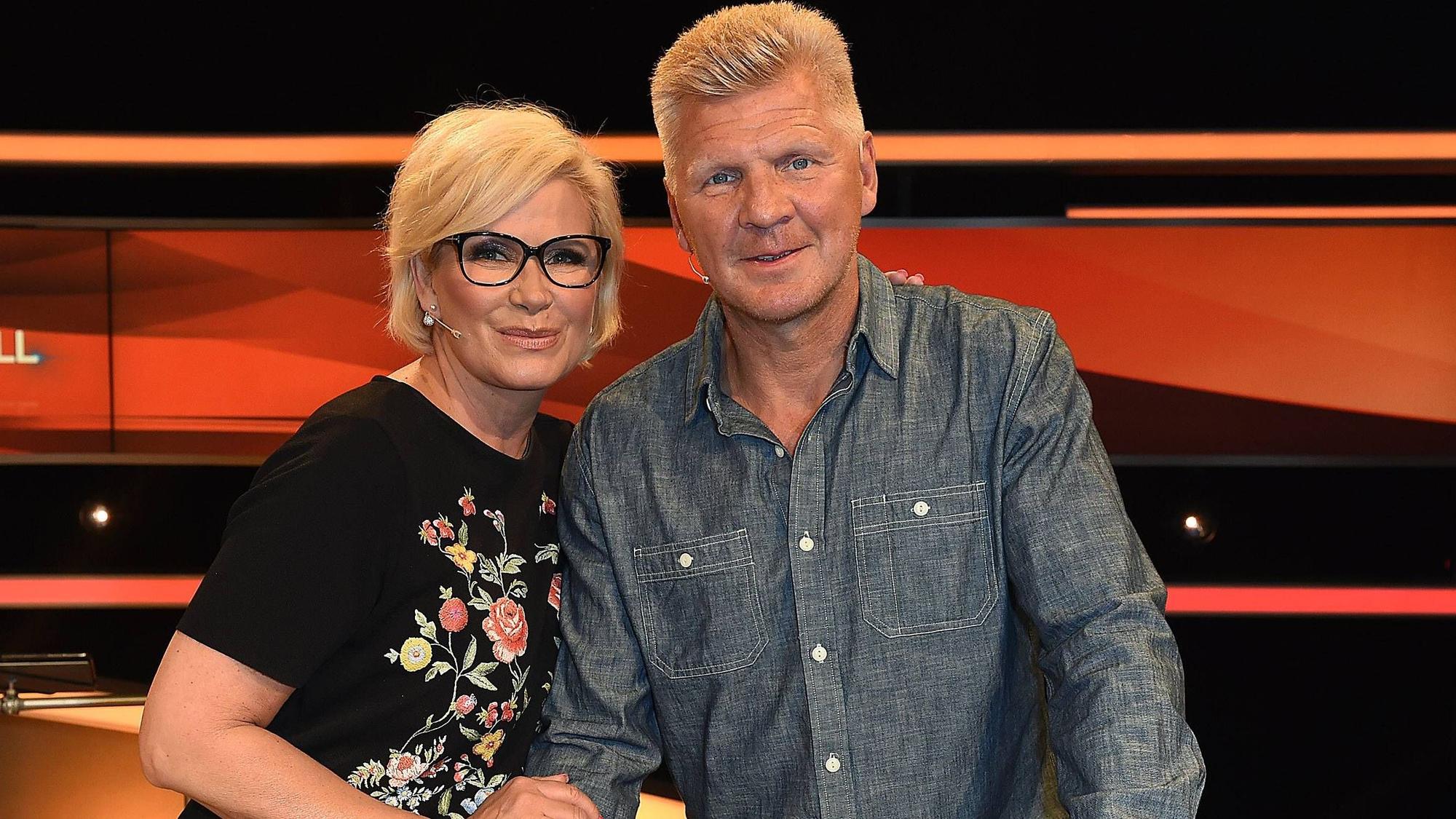 Claudia Effenberg (l.) mit Ehemann Stefan, Ex-Profis von Borussia Mönchengladbach am 31. März 2017 bei einer TV-Show in Köln.