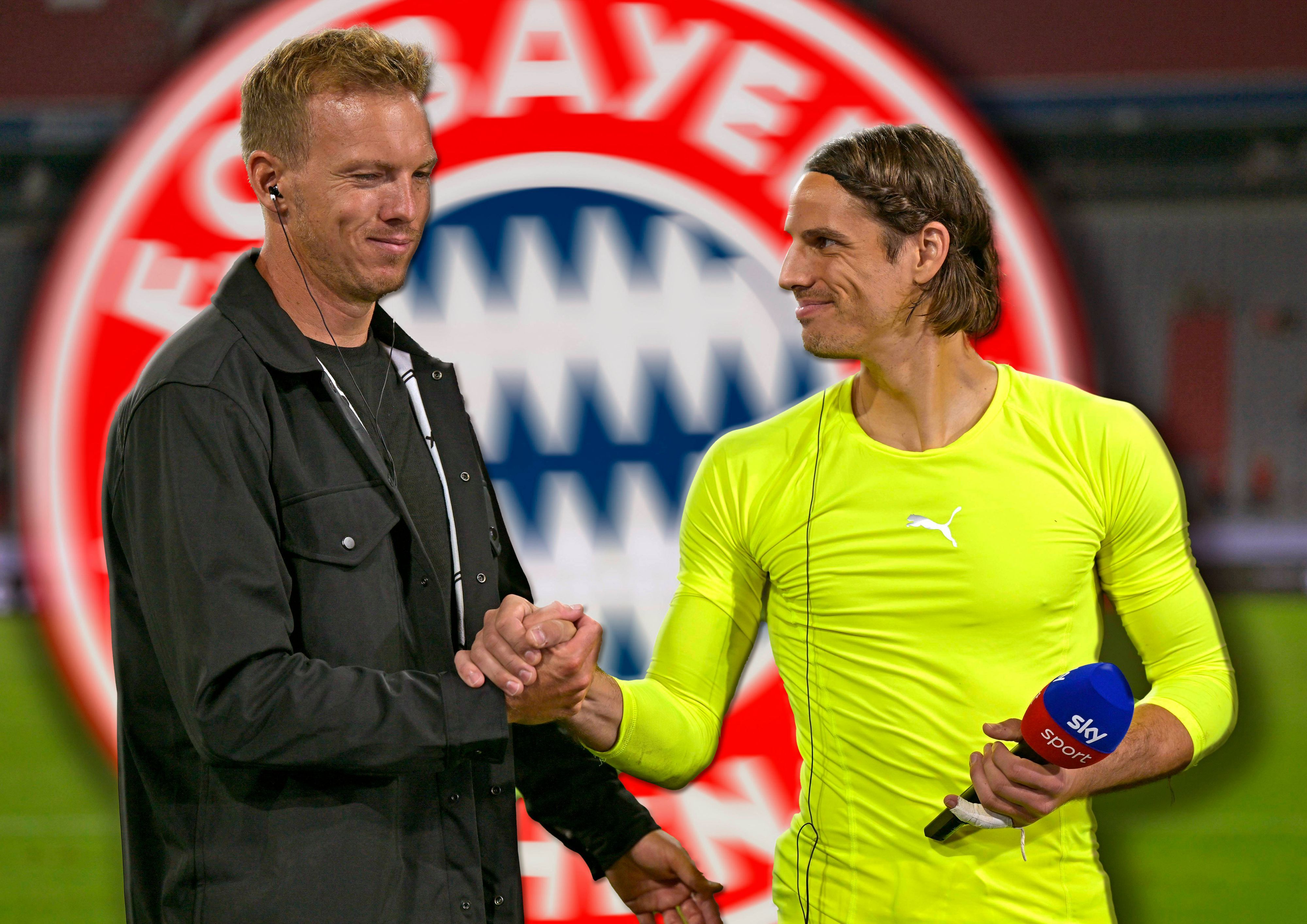 Bildmontage: Bayern-Coach Julian Nagelsmann (l.) und Borussia-Keeper Yann Sommer beim freundschaftlichen Hand-Shake vor dem Logo des FC Bayern. Nagelsmann ist dabei in Schwarz gekleidet, Sommer trägt ein neongelbes Puma-Shirt. Beide lächeln.Sommer hat ein Mikrofon des Senders Sky in der linken Hand.