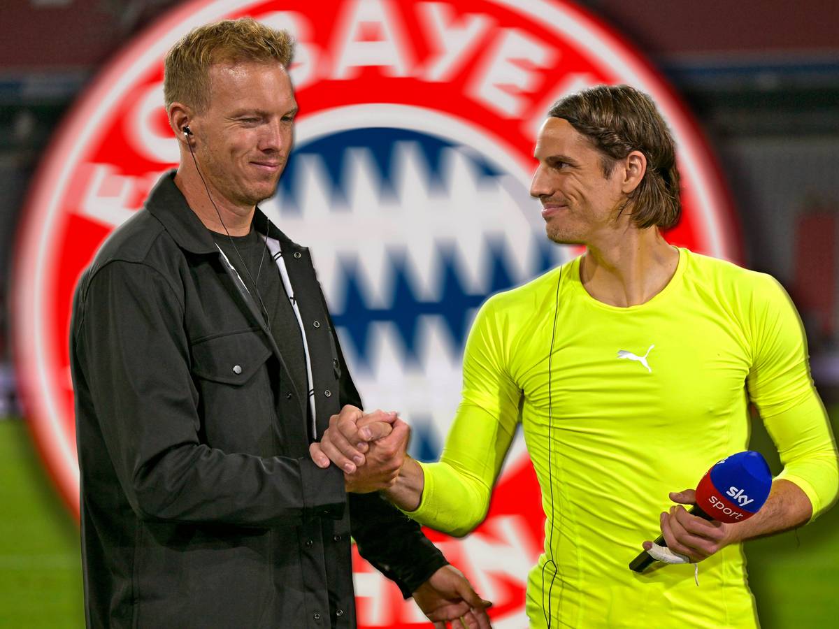 Bildmontage: Bayern-Coach Julian Nagelsmann (l.) und Borussia-Keeper Yann Sommer beim freundschaftlichen Hand-Shake vor dem Logo des FC Bayern. Nagelsmann ist dabei in Schwarz gekleidet, Sommer trägt ein neongelbes Puma-Shirt. Beide lächeln.Sommer hat ein Mikrofon des Senders Sky in der linken Hand.