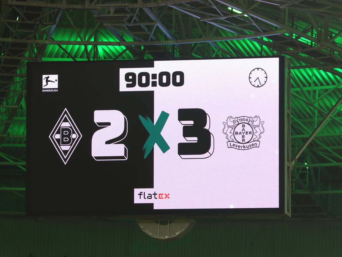 Die Anzeigetafel nach dem 2:3 zwischen Borussia Mönchengladbach und Bayer Leverkusen am 22. Januar 2023.