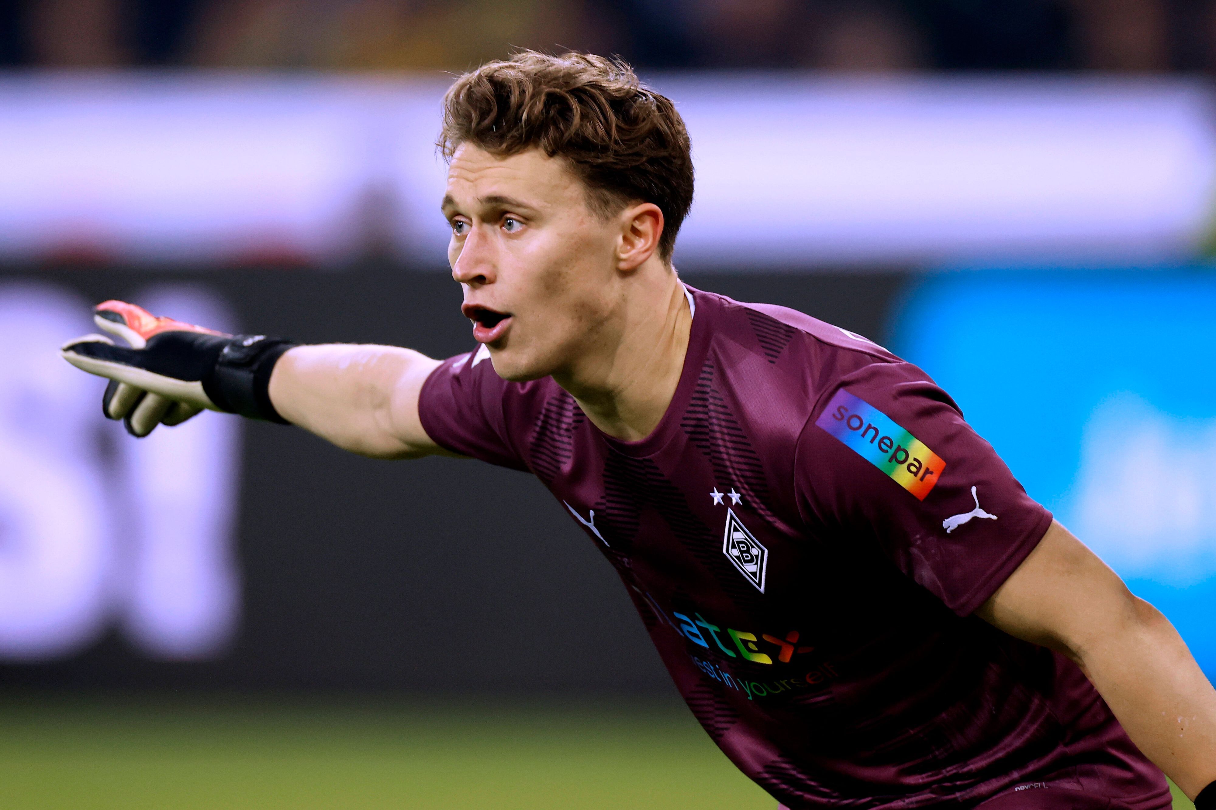 Jan Olschowsky spielt seit der Jugend bei Borussia Mönchengladbach und avancierte erst im November zur Nummer zwei des Bundesligisten. Das Foto zeigt ihn am 11. November 2022 beim 4:2-Sieg gegen den BVB.