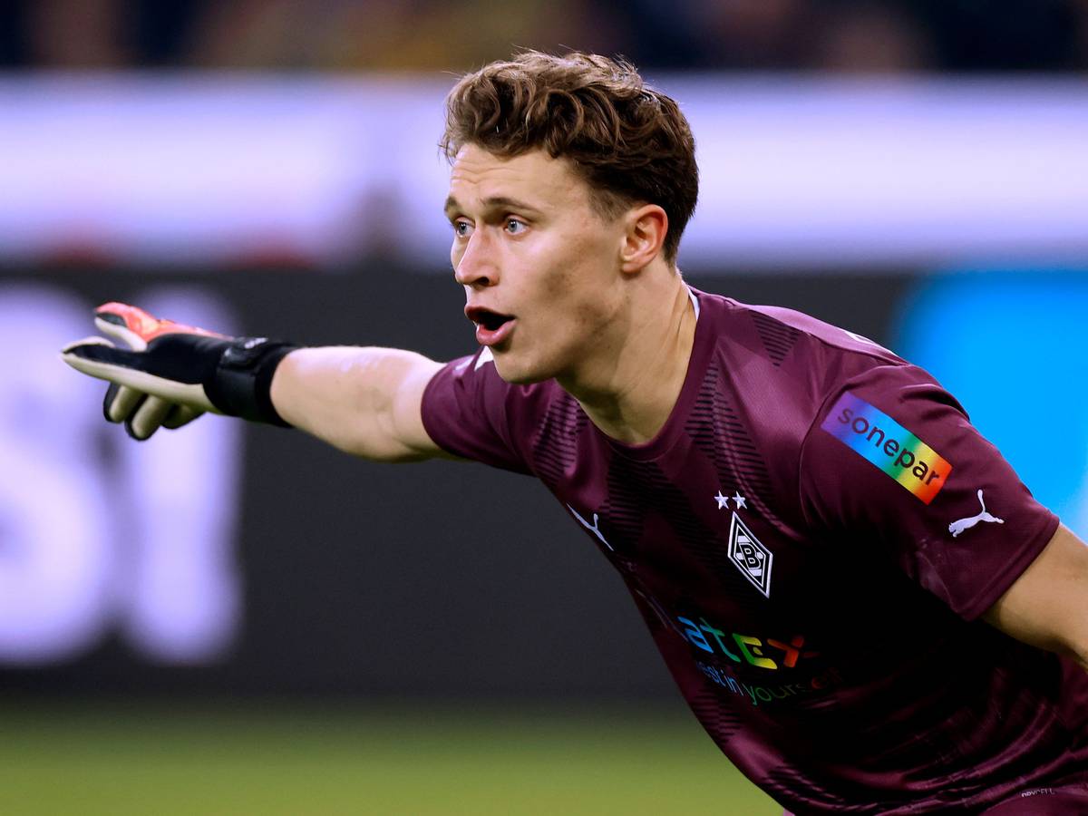 Jan Olschowsky spielt seit der Jugend bei Borussia Mönchengladbach und avancierte erst im November zur Nummer zwei des Bundesligisten. Das Foto zeigt ihn am 11. November 2022 beim 4:2-Sieg gegen den BVB.
