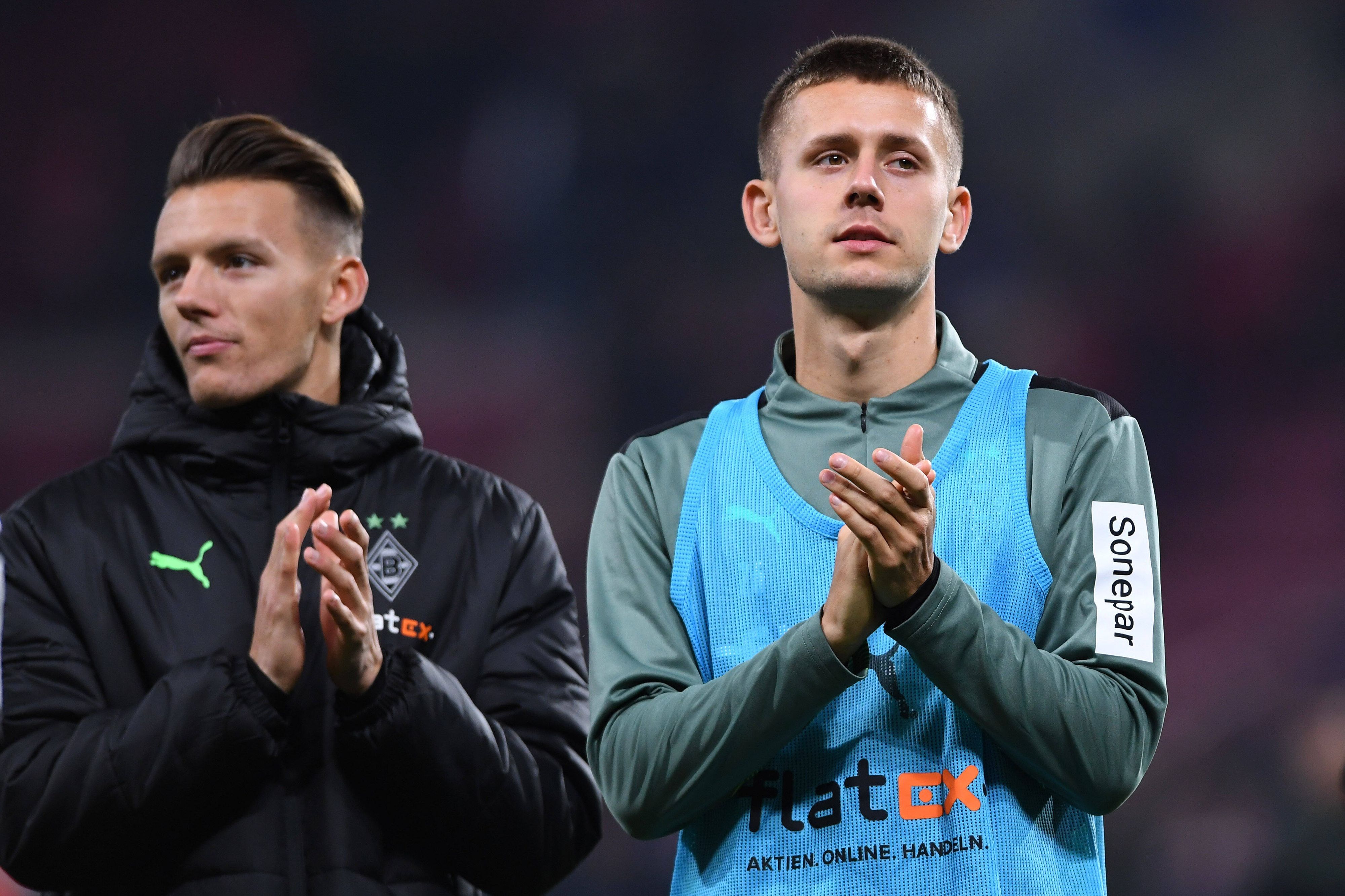 Torben Müsel (r.), hier am 5. November 2021 mit Teamkollege Hannes Wolf (l.), könnte Borussia Mönchengladbach nach viereinhalb Jahren verlassen.