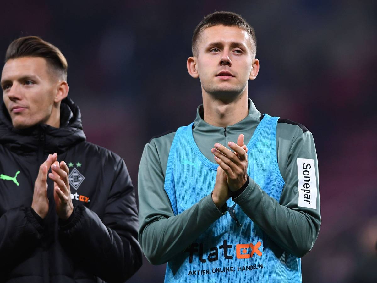 Torben Müsel (r.), hier am 5. November 2021 mit Teamkollege Hannes Wolf (l.), könnte Borussia Mönchengladbach nach viereinhalb Jahren verlassen.