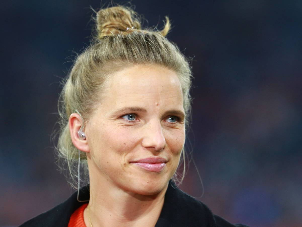 Tabea Kemme lächelt bei einem Auftritt als TV-Expertin.