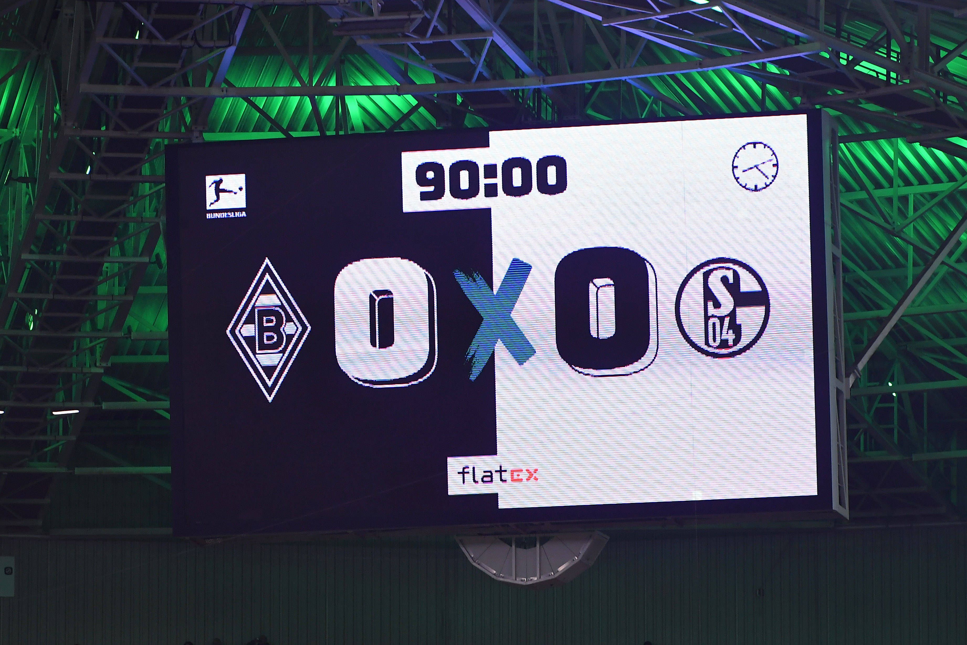 Die Anzeigetafel im Borussia-Park zeigt ein 0:0-Unentschieden zwischen Borussia Mönchengladbach und Schalke 04 am 19. Spieltag in der Bundesliga am 4. Februar 2023 an.