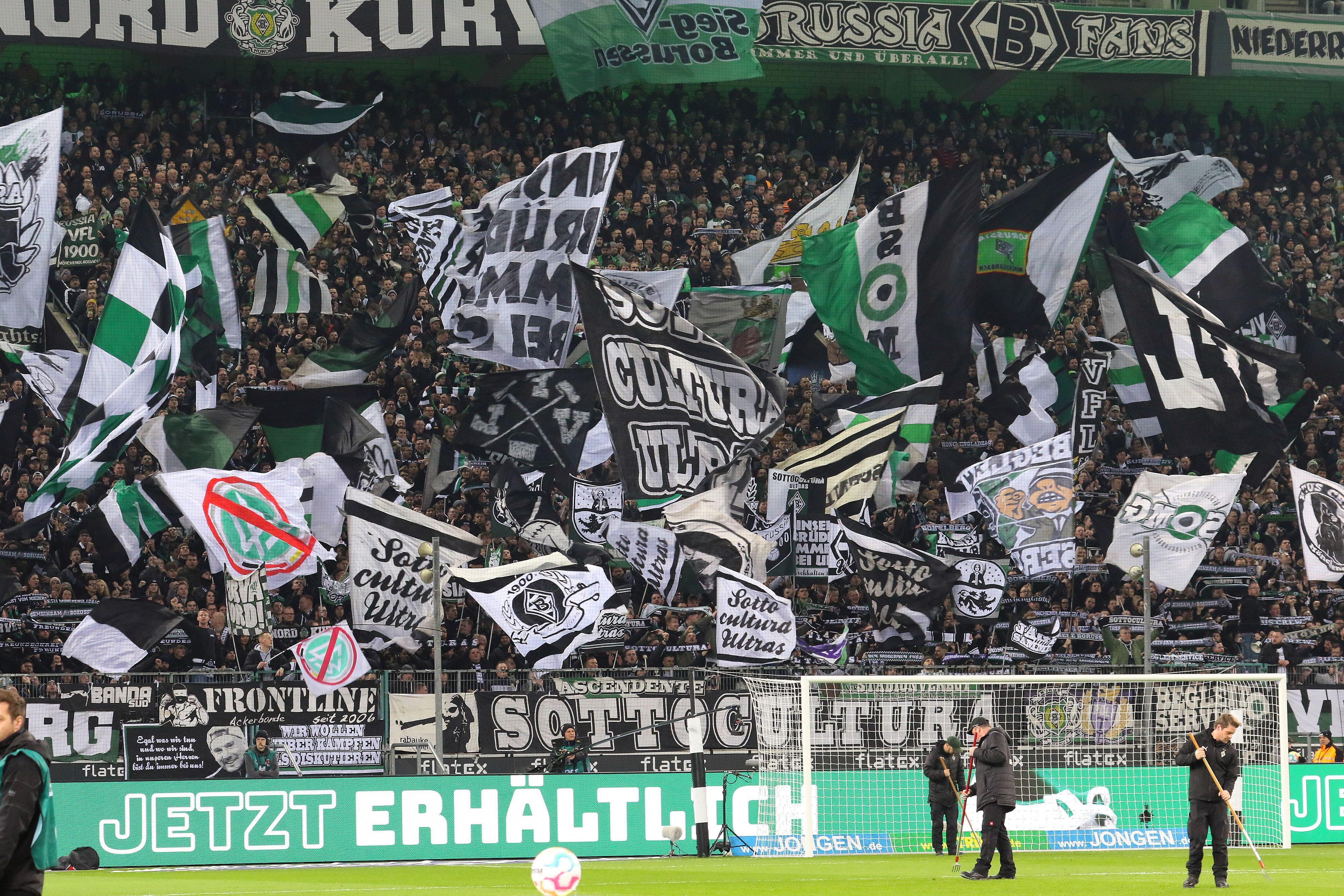 Die Fans von Borussia Mönchengladbach in der Nordkurve während des Bundesliga-Spiels gegen Schalke 04 am Samstag (4. Februar 2023) im Borussia-Park.